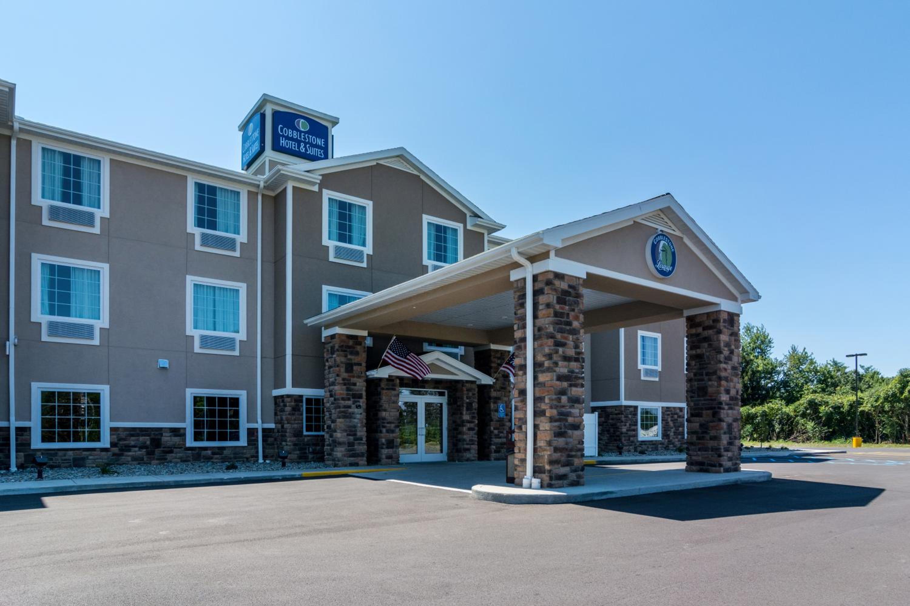 Meadville Vacations - Cobblestone Hotel  Suites - Greenville - Property Image 1