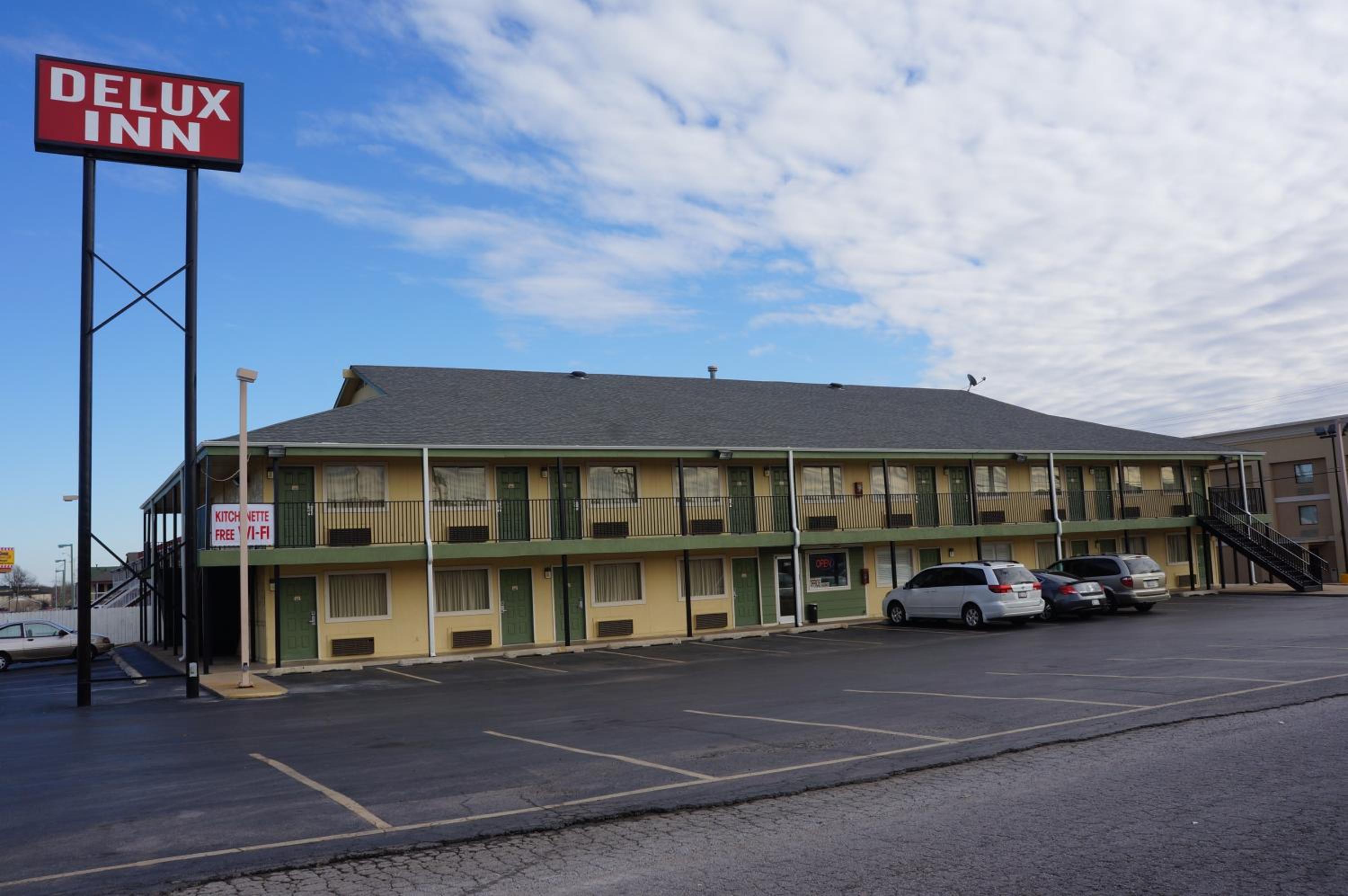 Delux Inn Tulsa view 3