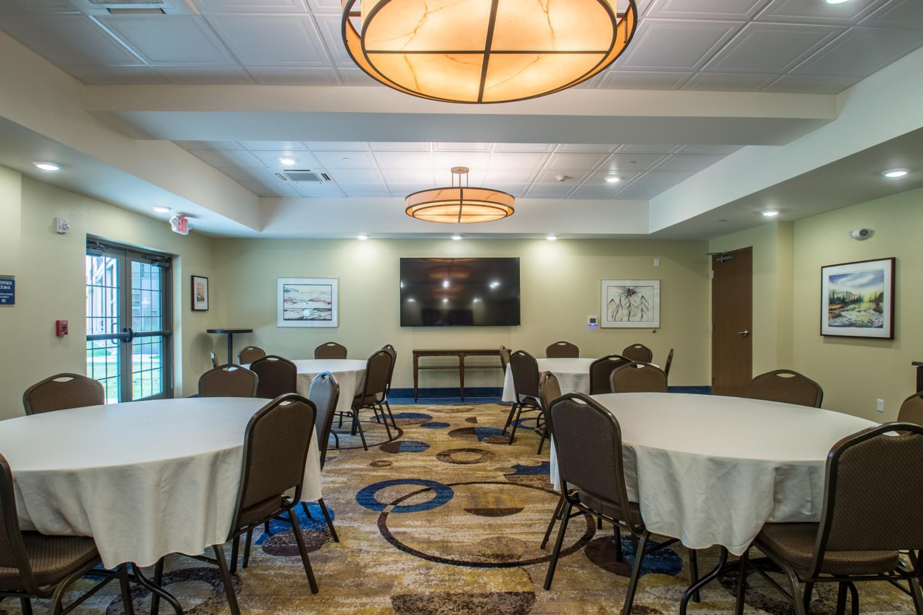 Creekstone Inn & Suites - St Marys