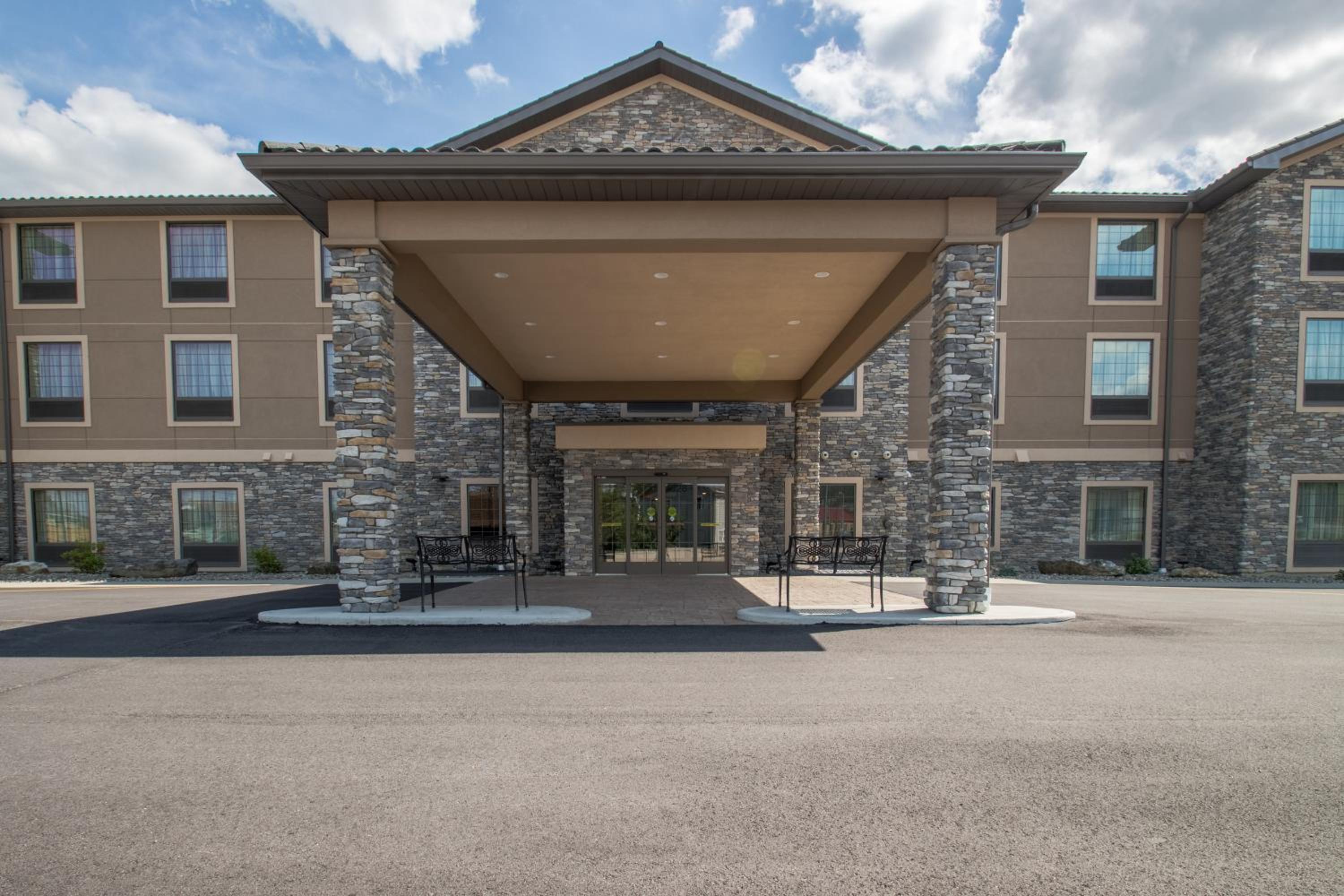 Creekstone Inn & Suites - St Marys