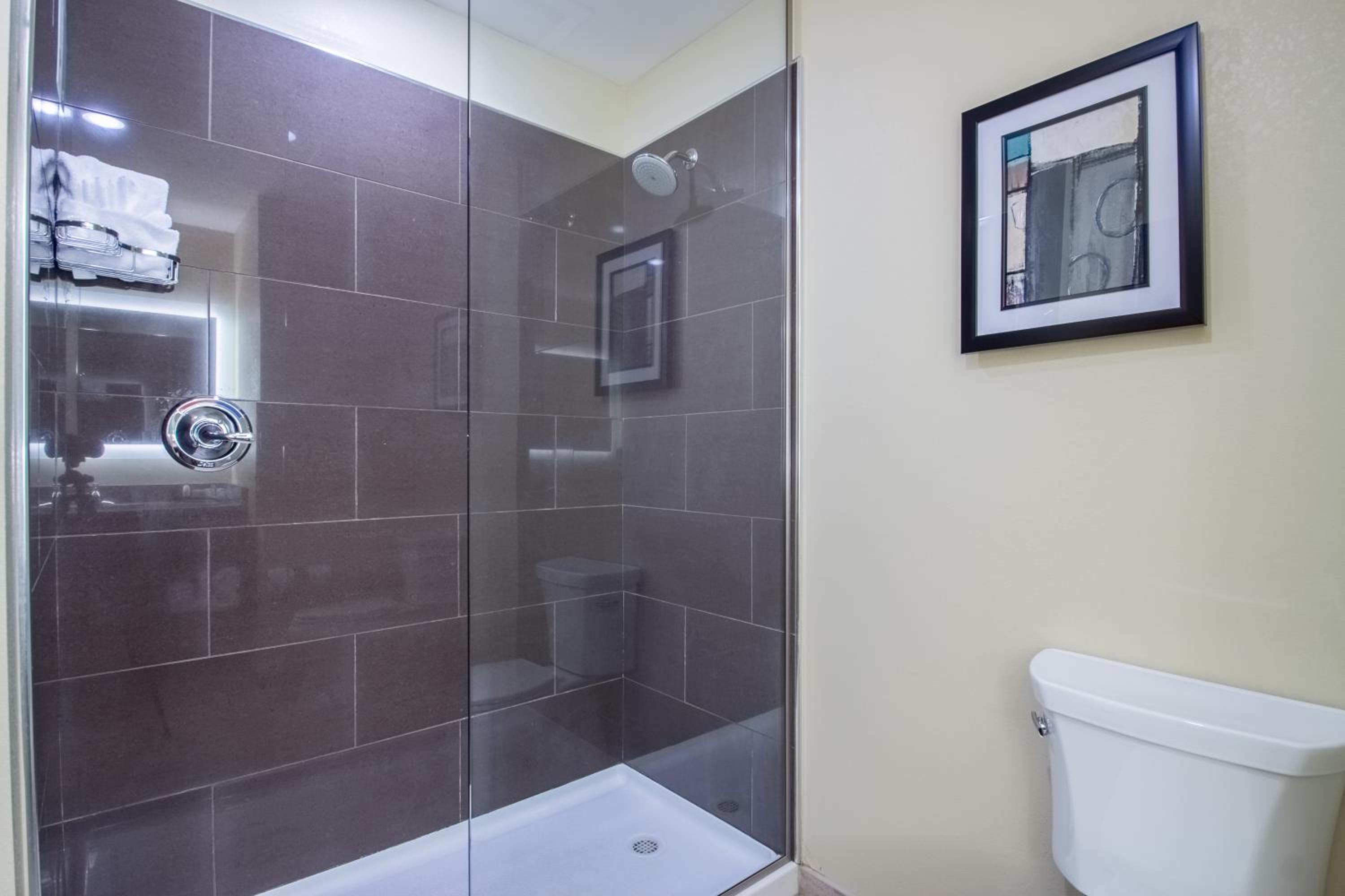 Creekstone Inn & Suites - St Marys