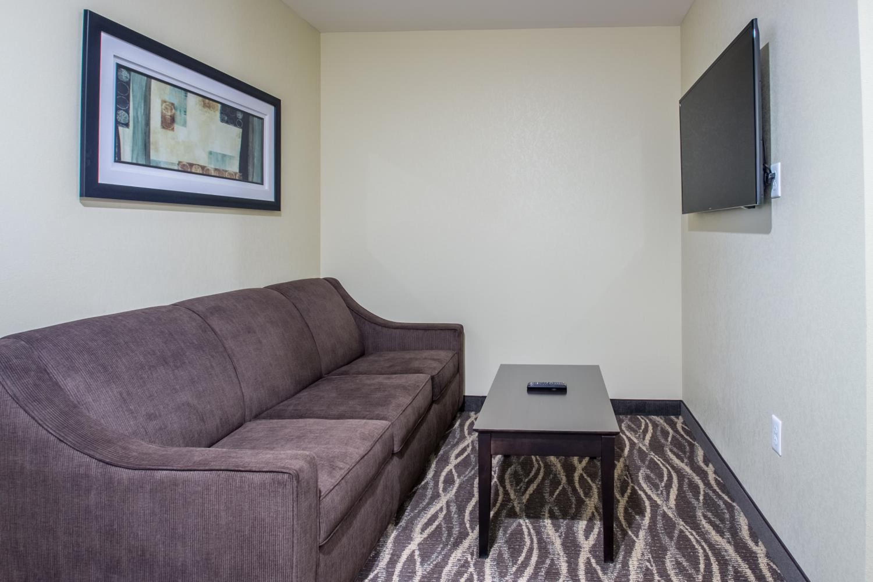 Creekstone Inn & Suites - St Marys