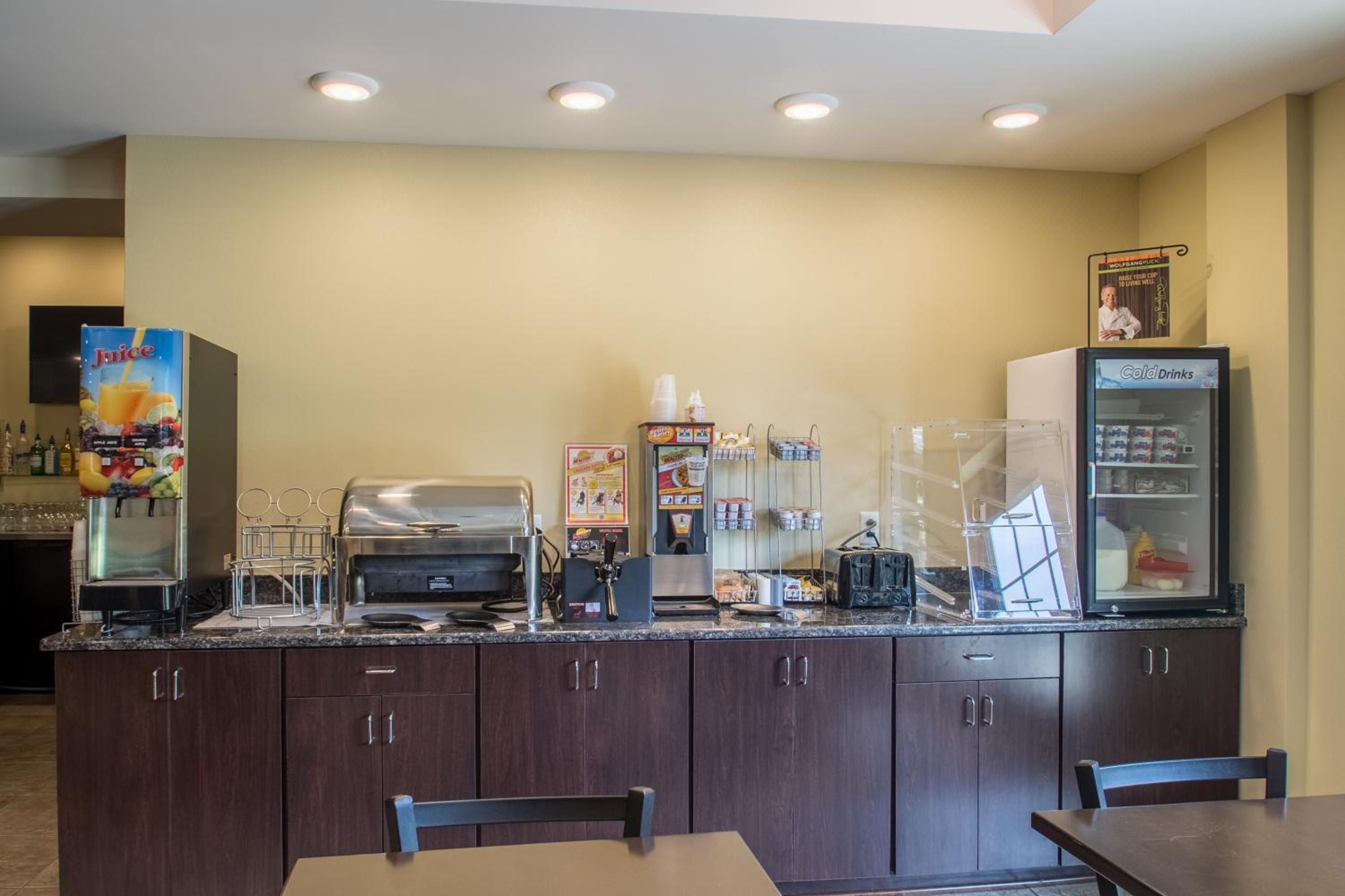 Creekstone Inn & Suites - St Marys