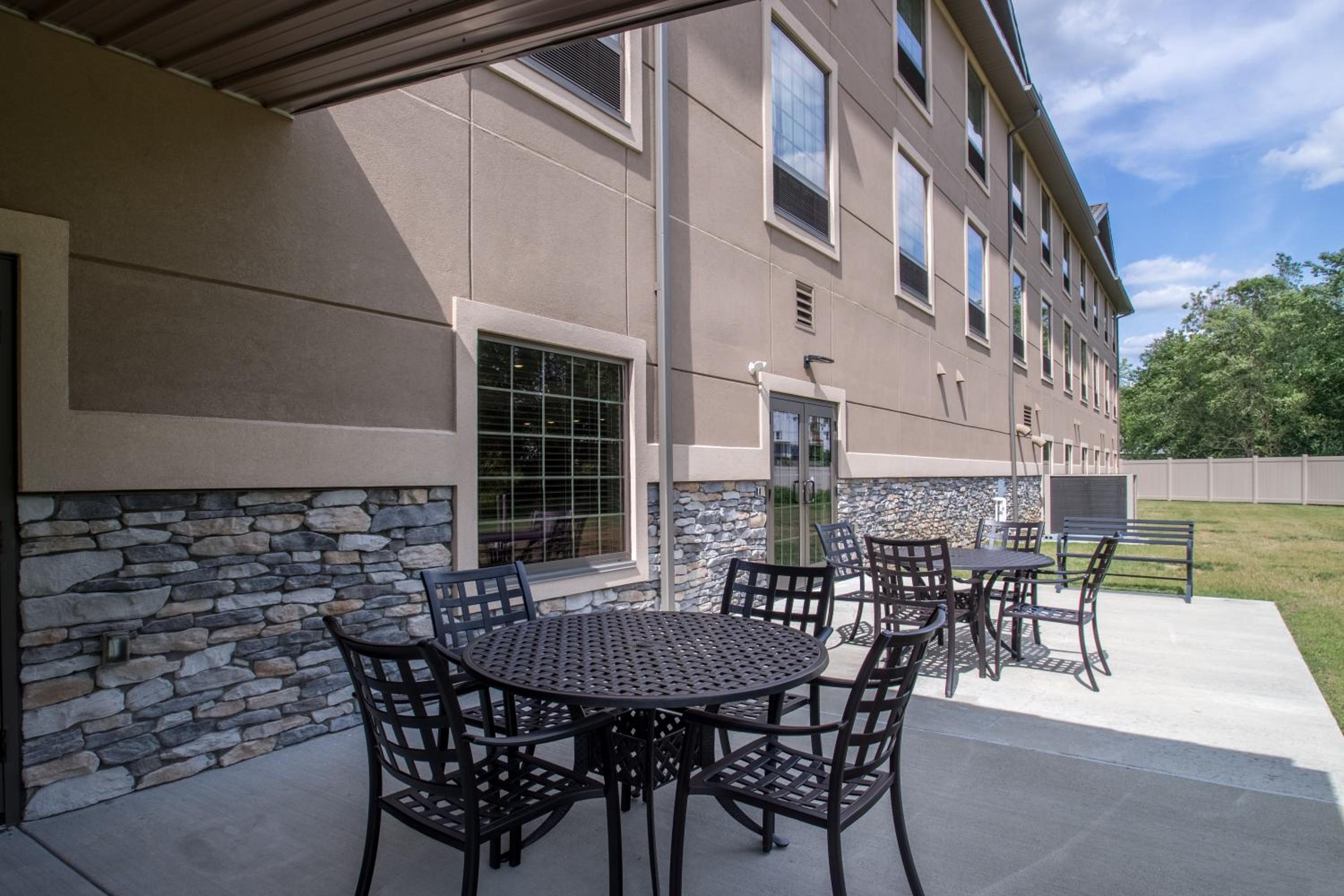 Creekstone Inn & Suites - St Marys