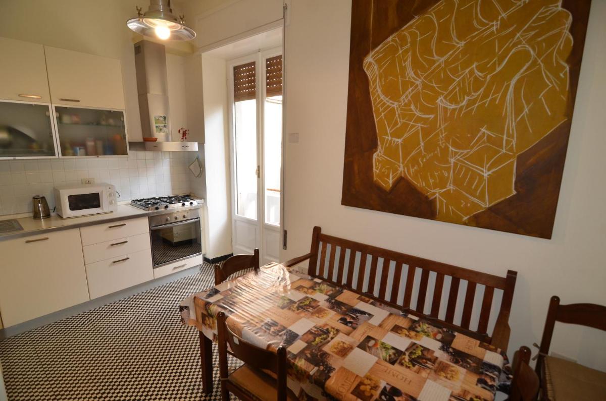 Sea apartment in the center of Levanto - 5 Terre view 4