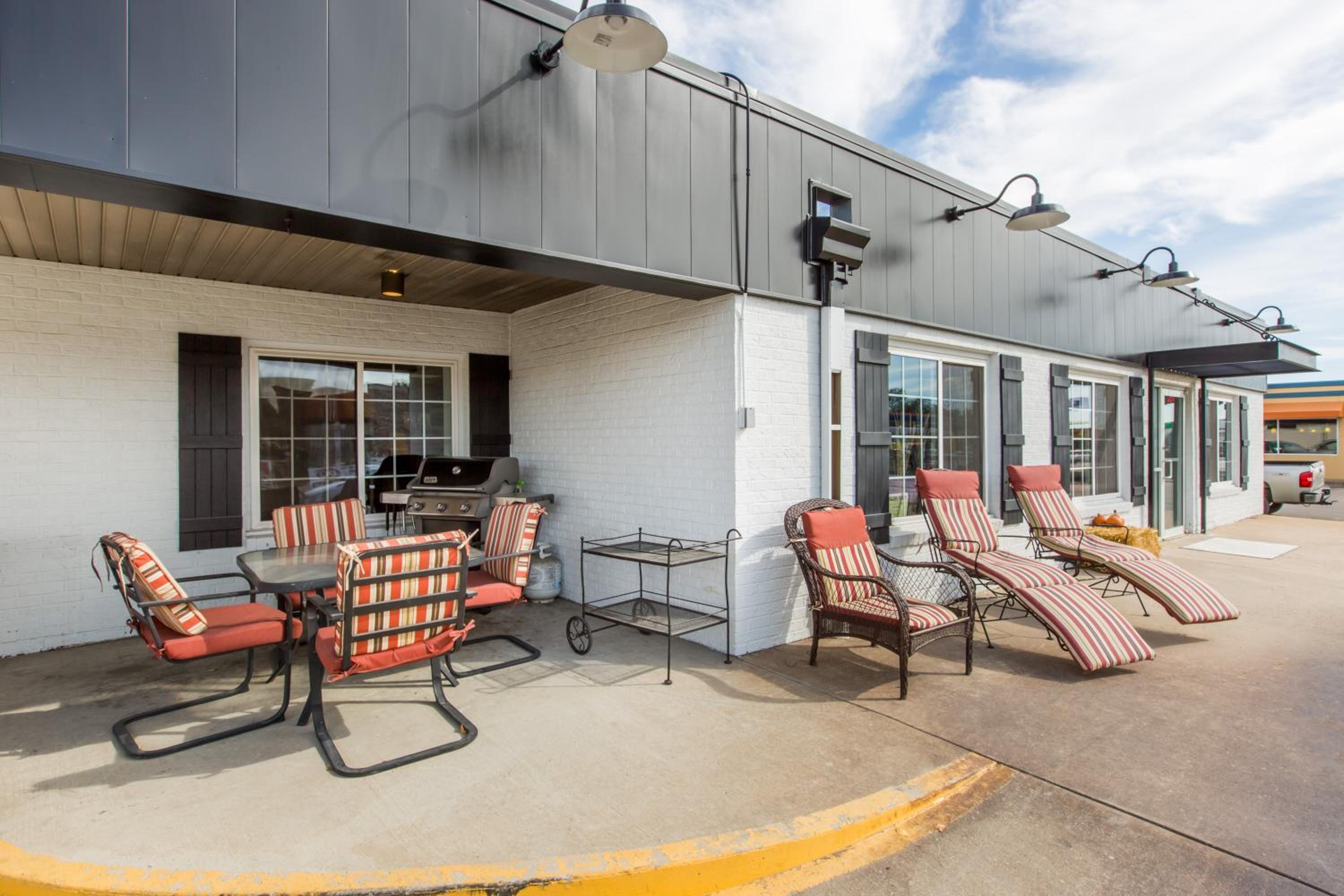 Pierre Vacations - Days Inn by Wyndham Pierre - Property Image 12