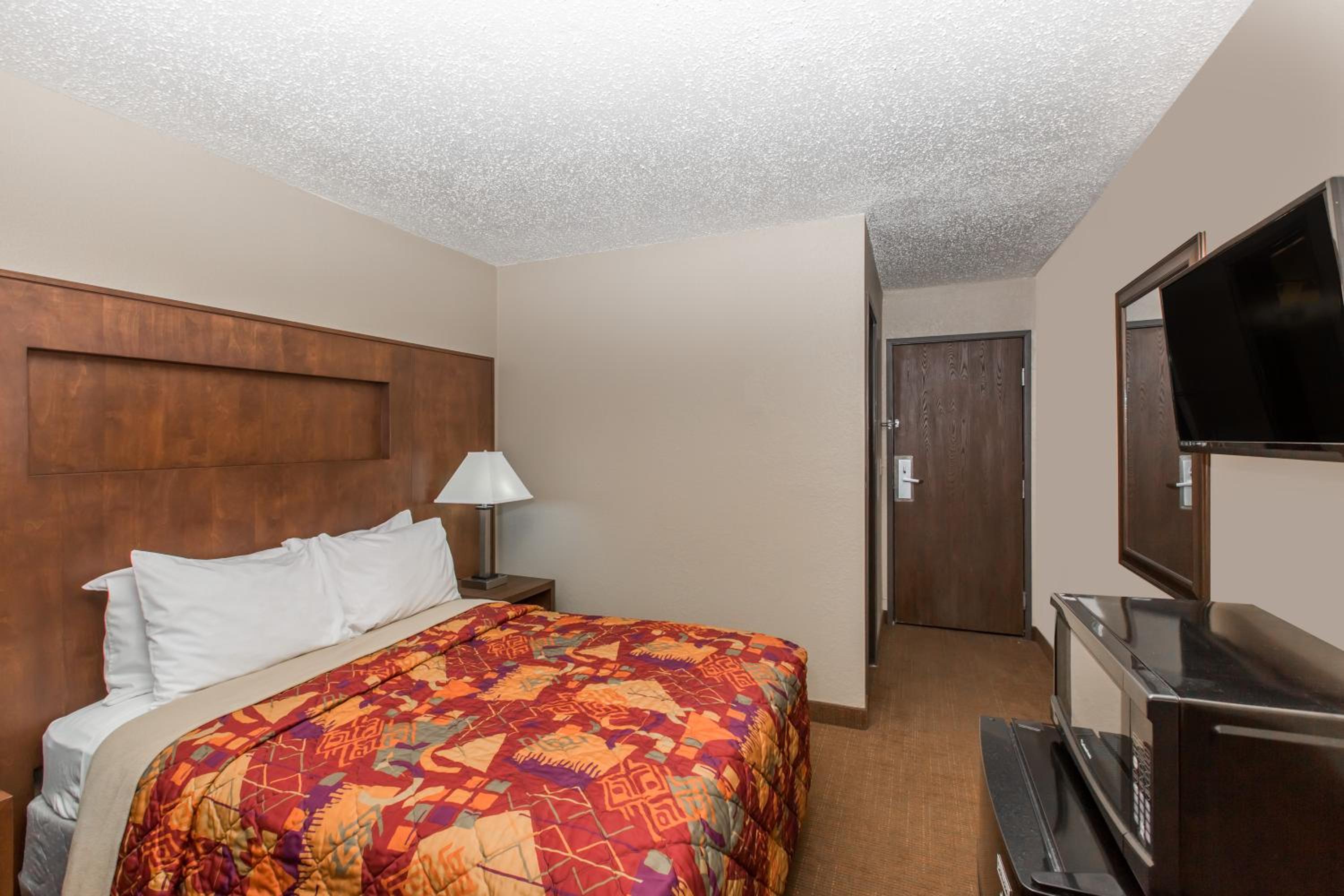 Pierre Vacations - Days Inn by Wyndham Pierre - Property Image 5