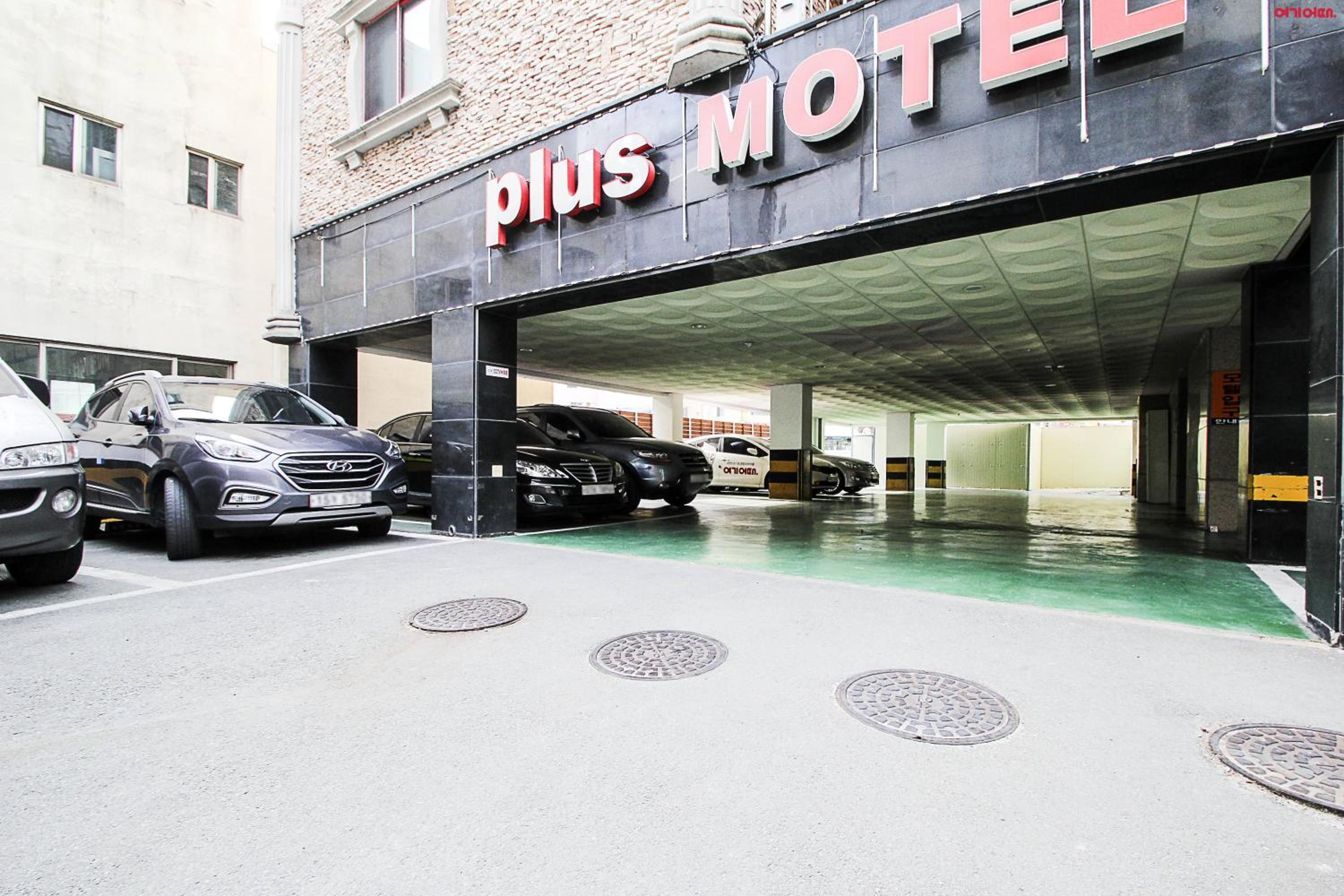 Plus Motel