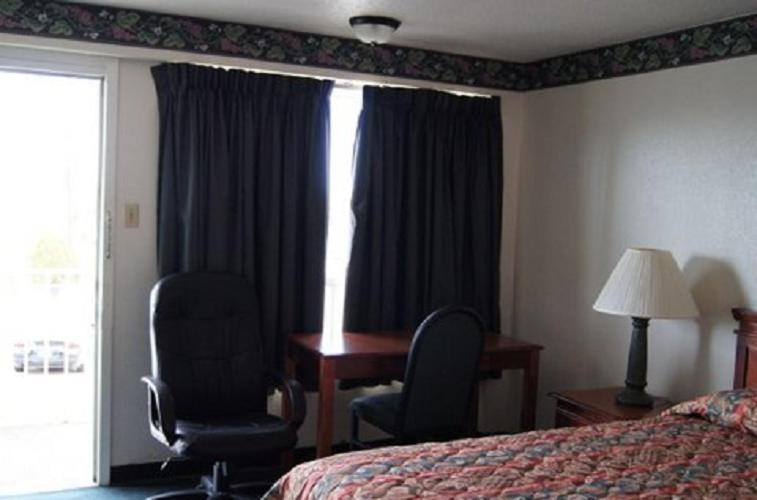 Budget Inn view 4