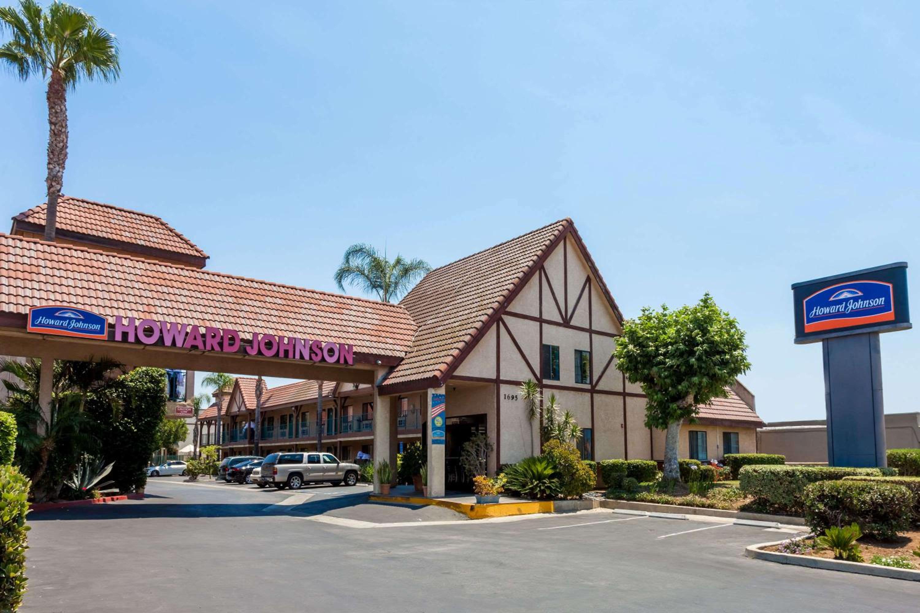 Hotel Howard Johnson by Wyndham Norco - Image 1