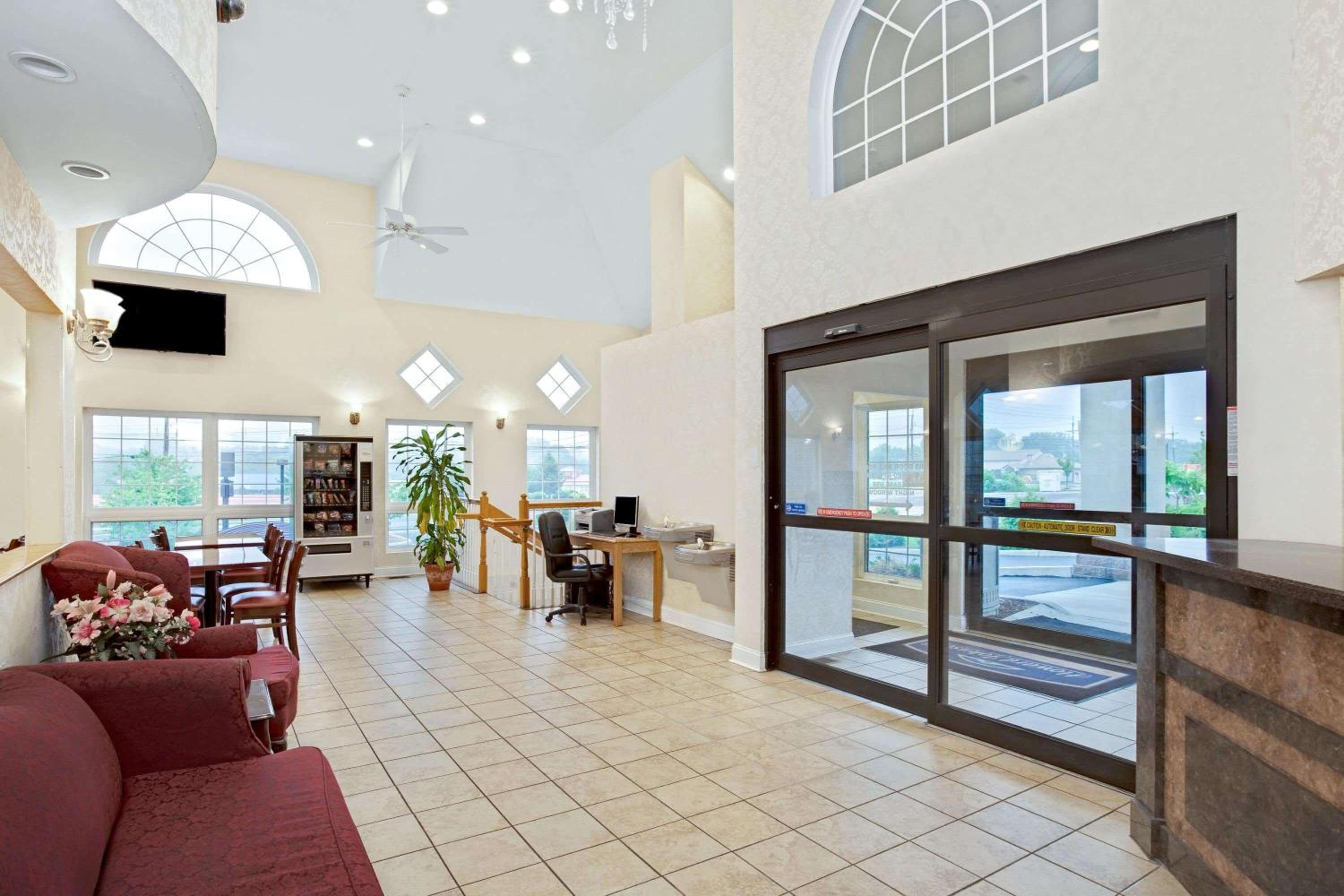 Howard Johnson by Wyndham Blackwood Near Philadelphia - Property Image 5