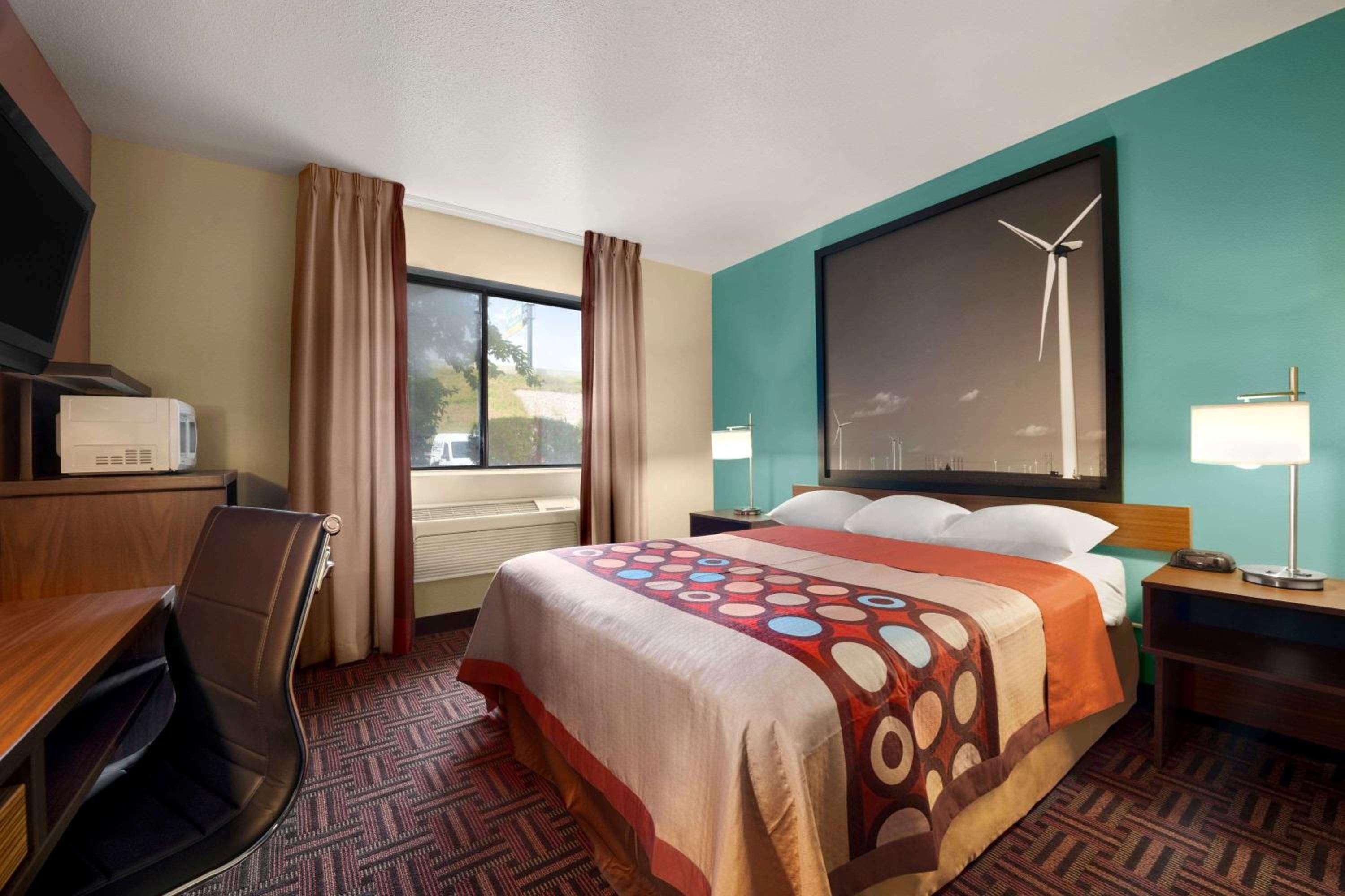Peoria Vacations - Super 8 by Wyndham Peoria East - Property Image 23
