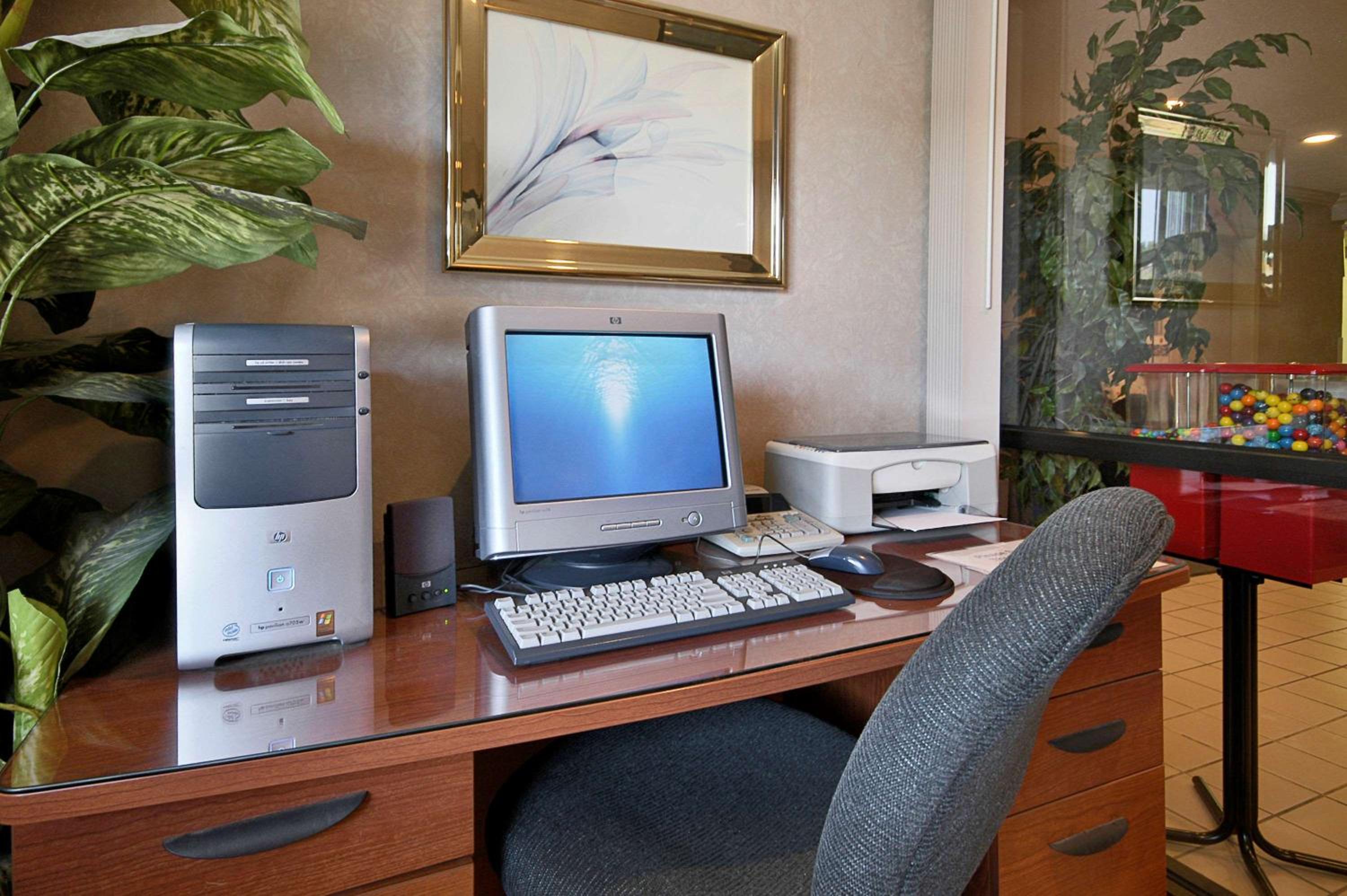 Peoria Vacations - Super 8 by Wyndham Peoria East - Property Image 24