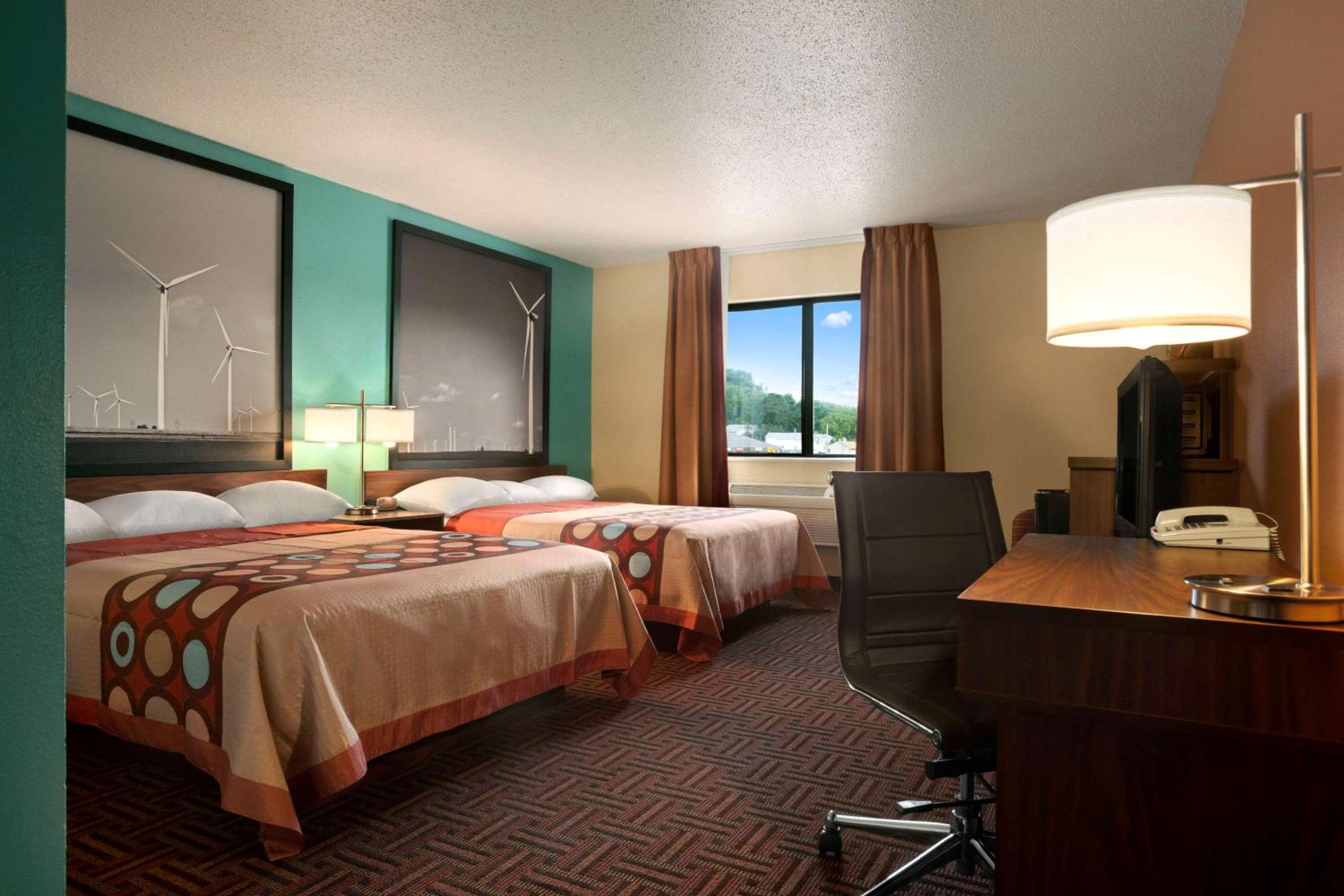 Peoria Vacations - Super 8 by Wyndham Peoria East - Property Image 21