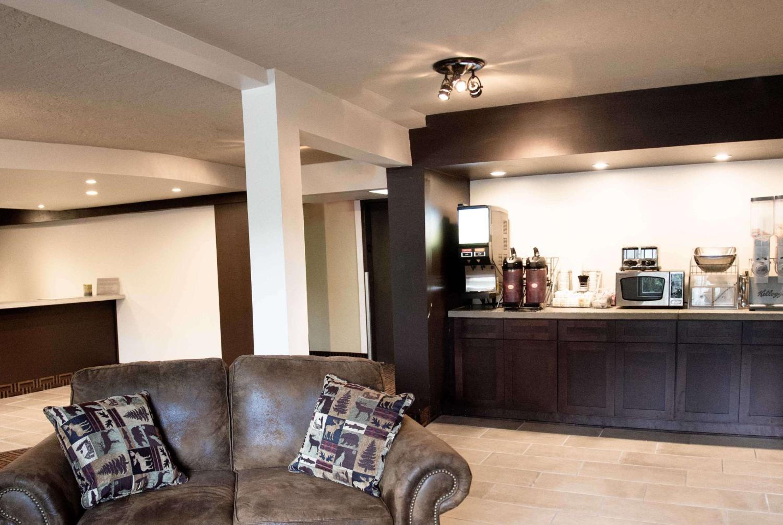 Juneau Vacations - Super 8 by Wyndham Juneau - Property Image 4