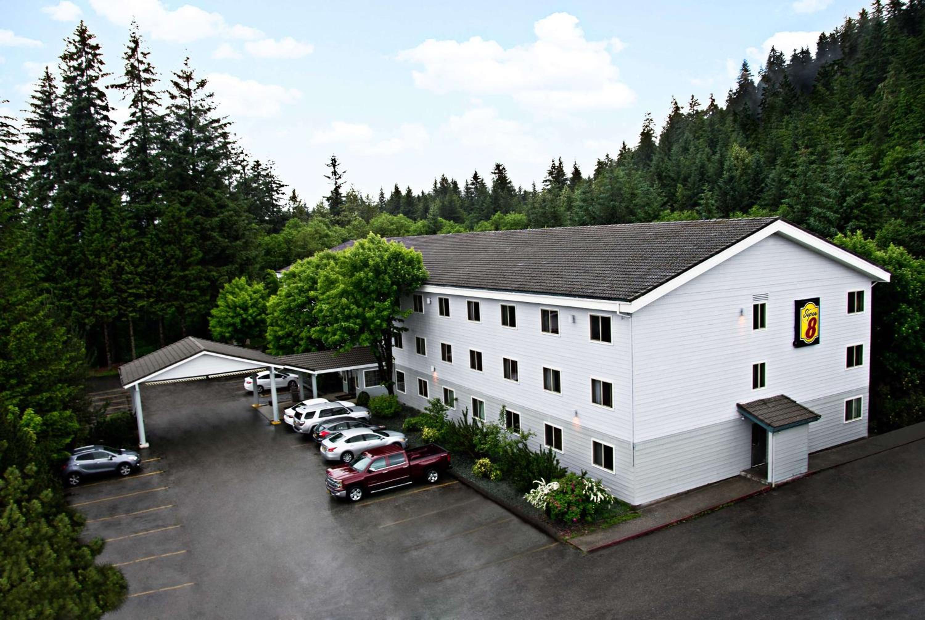 Juneau Vacations - Super 8 by Wyndham Juneau - Property Image 1
