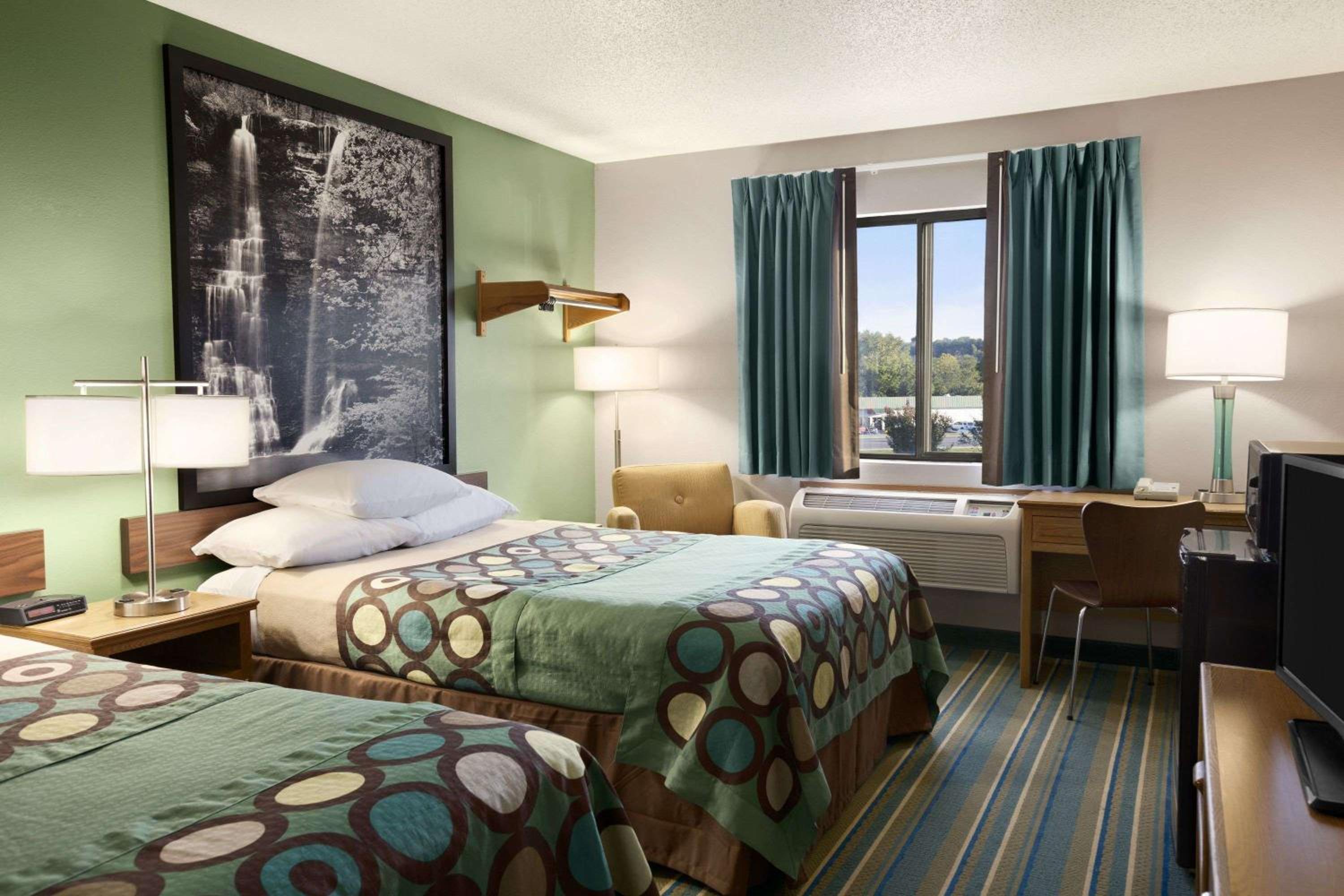Super 8 by Wyndham Batesville view 5