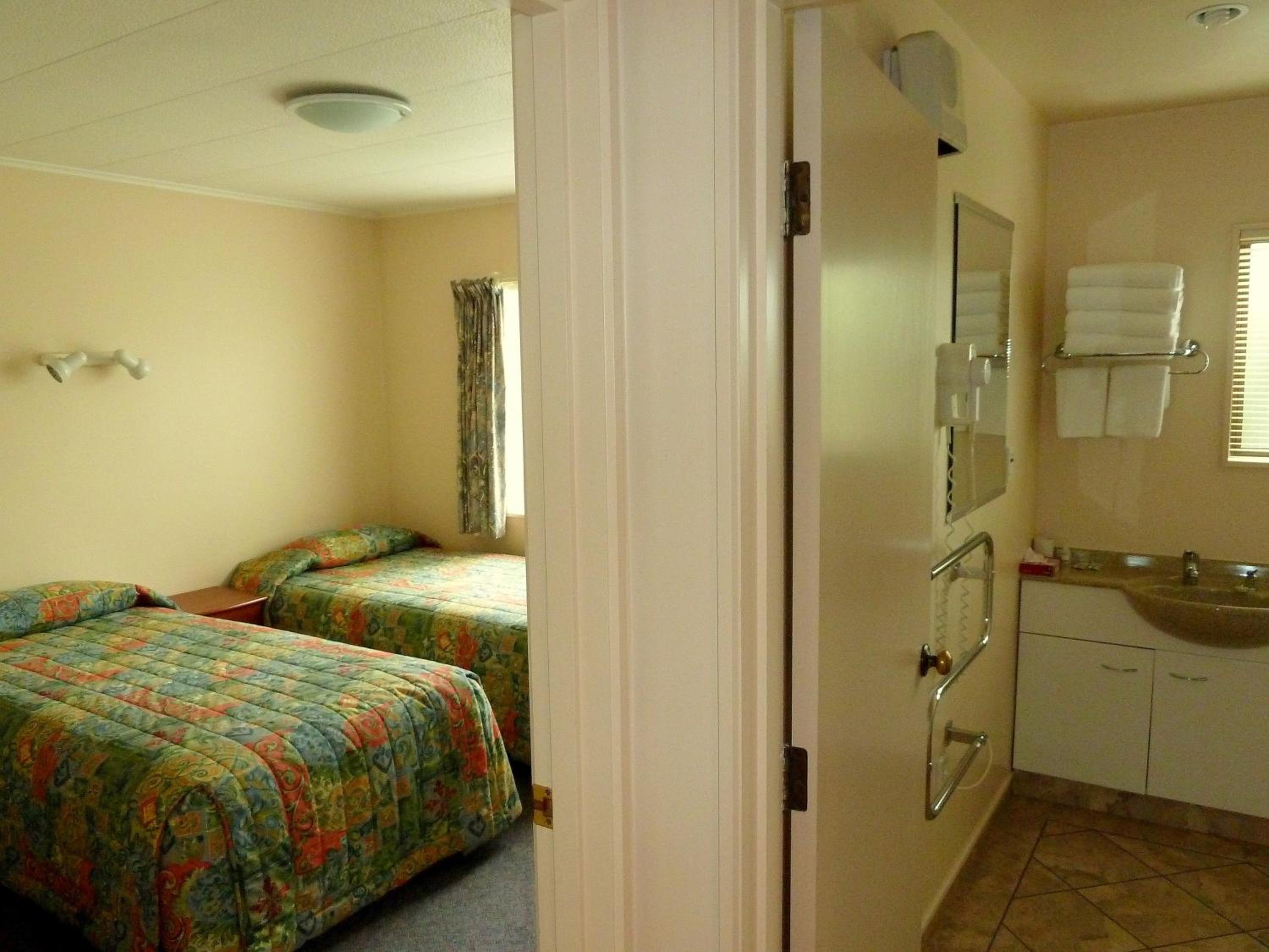 Tudor Lodge Motel