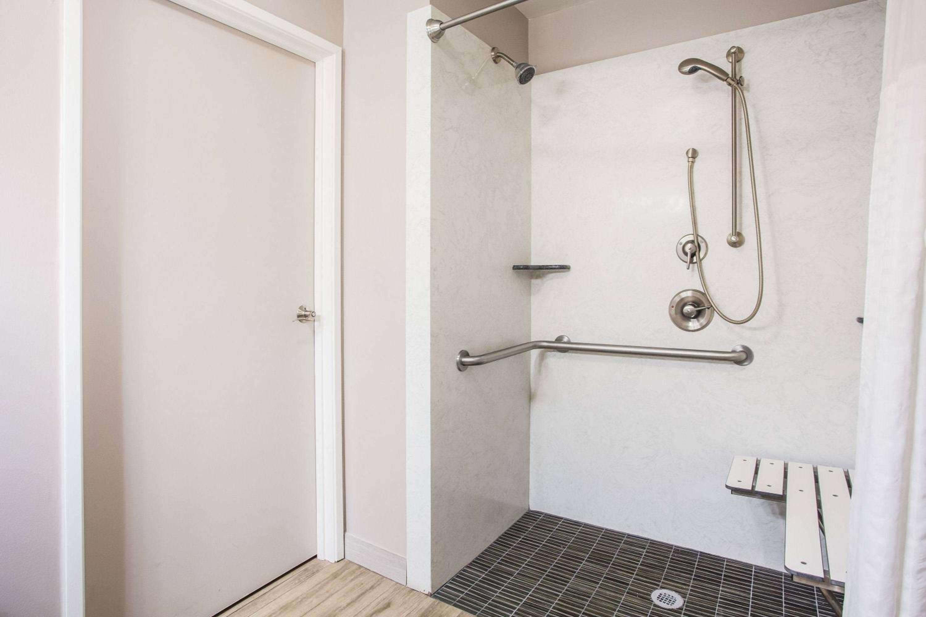 Vacaville Vacations - Super 8 by Wyndham Vacaville - Property Image 28
