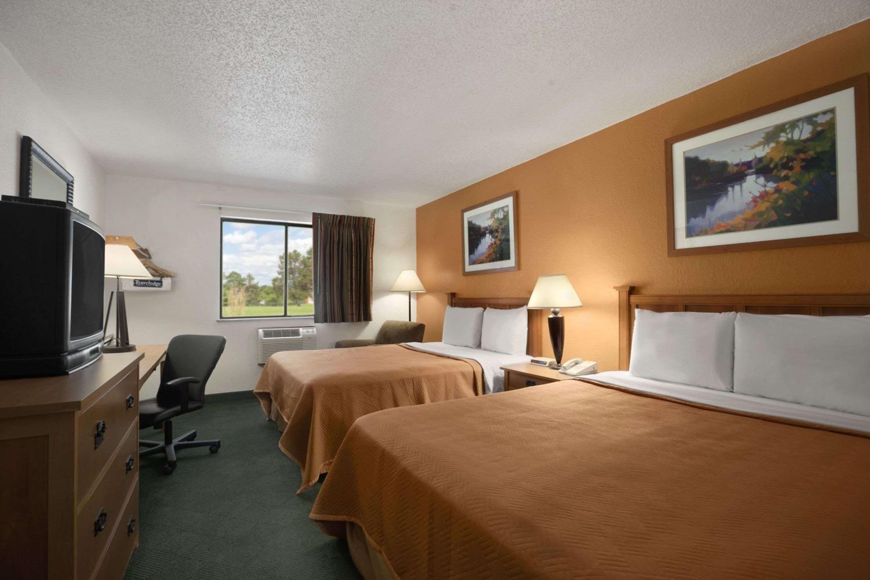 Travelodge by Wyndham Muskegon view 2