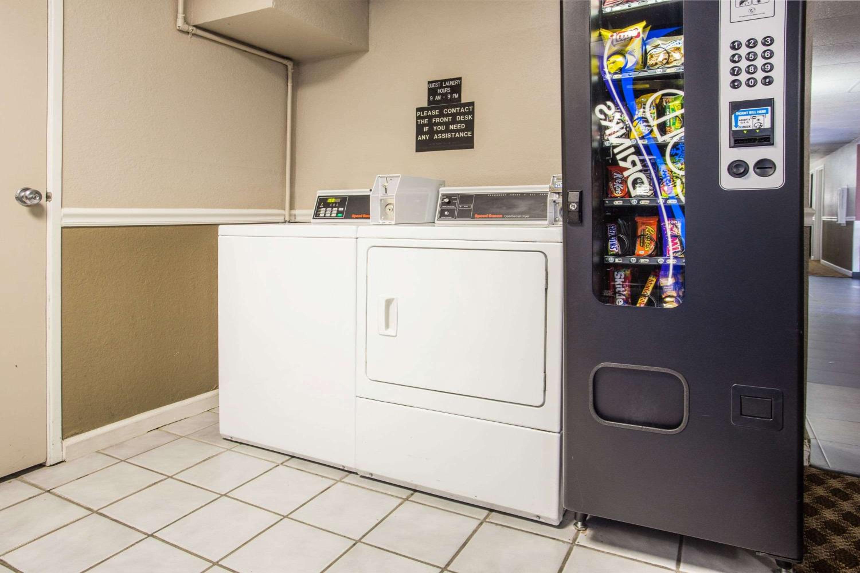 Vacaville Vacations - Super 8 by Wyndham Vacaville - Property Image 33