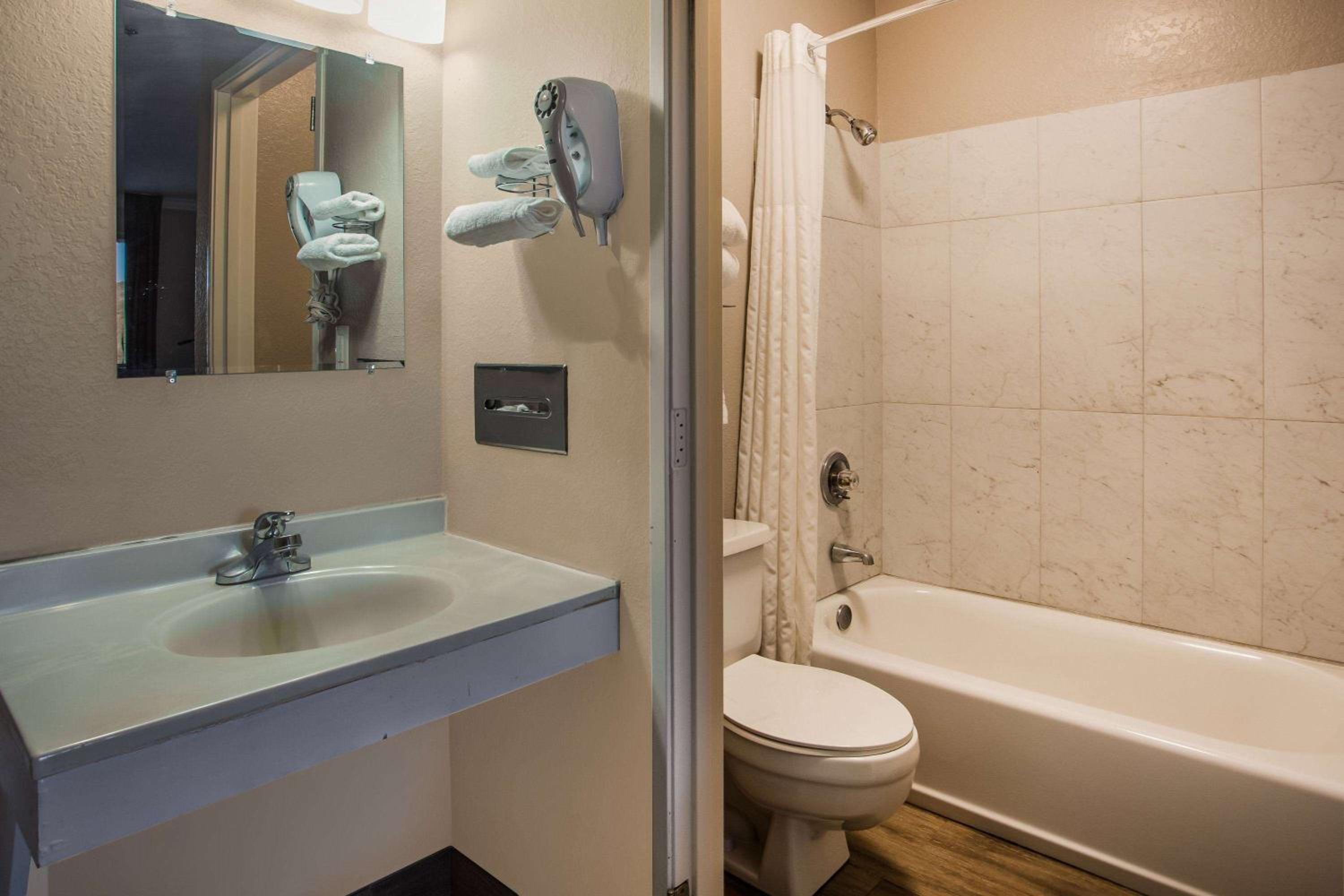 Vacaville Vacations - Super 8 by Wyndham Vacaville - Property Image 31
