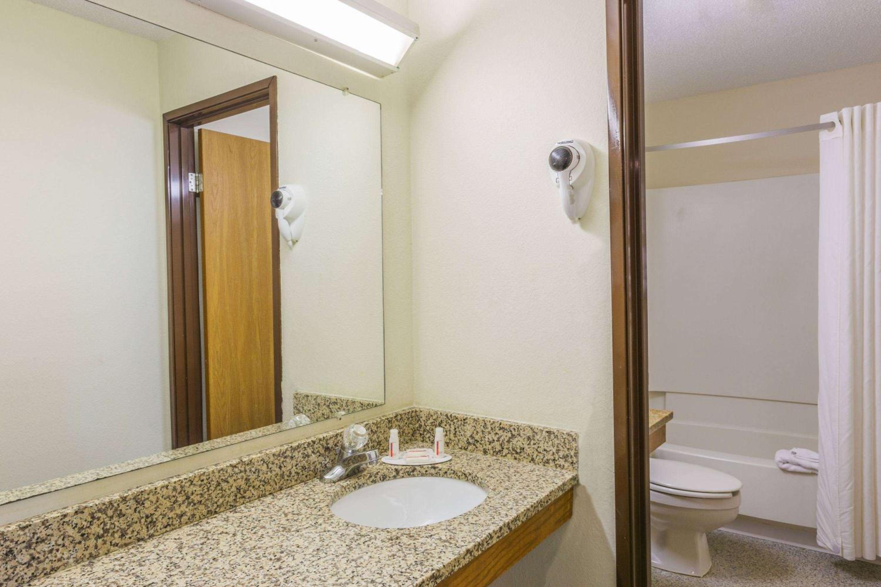 Super 8 by Wyndham East Stroudsburg - Poconos