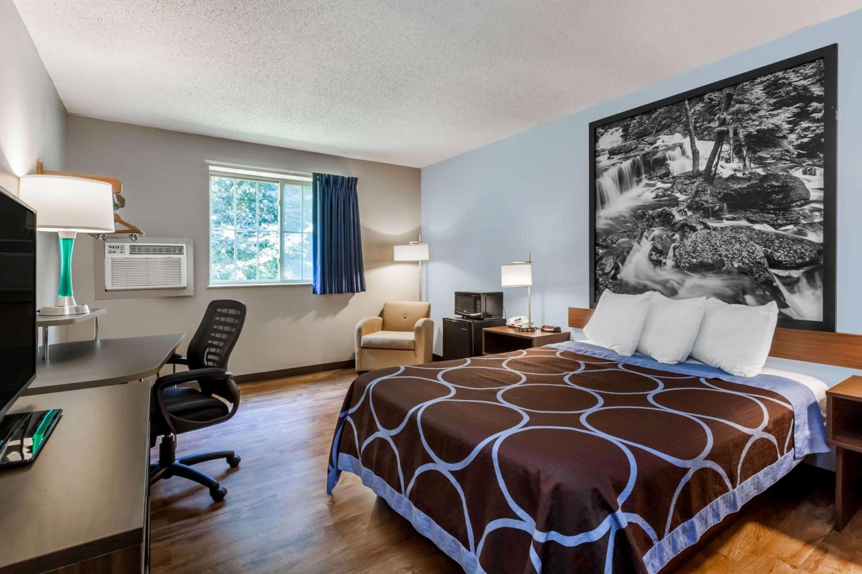 Super 8 by Wyndham East Stroudsburg - Poconos