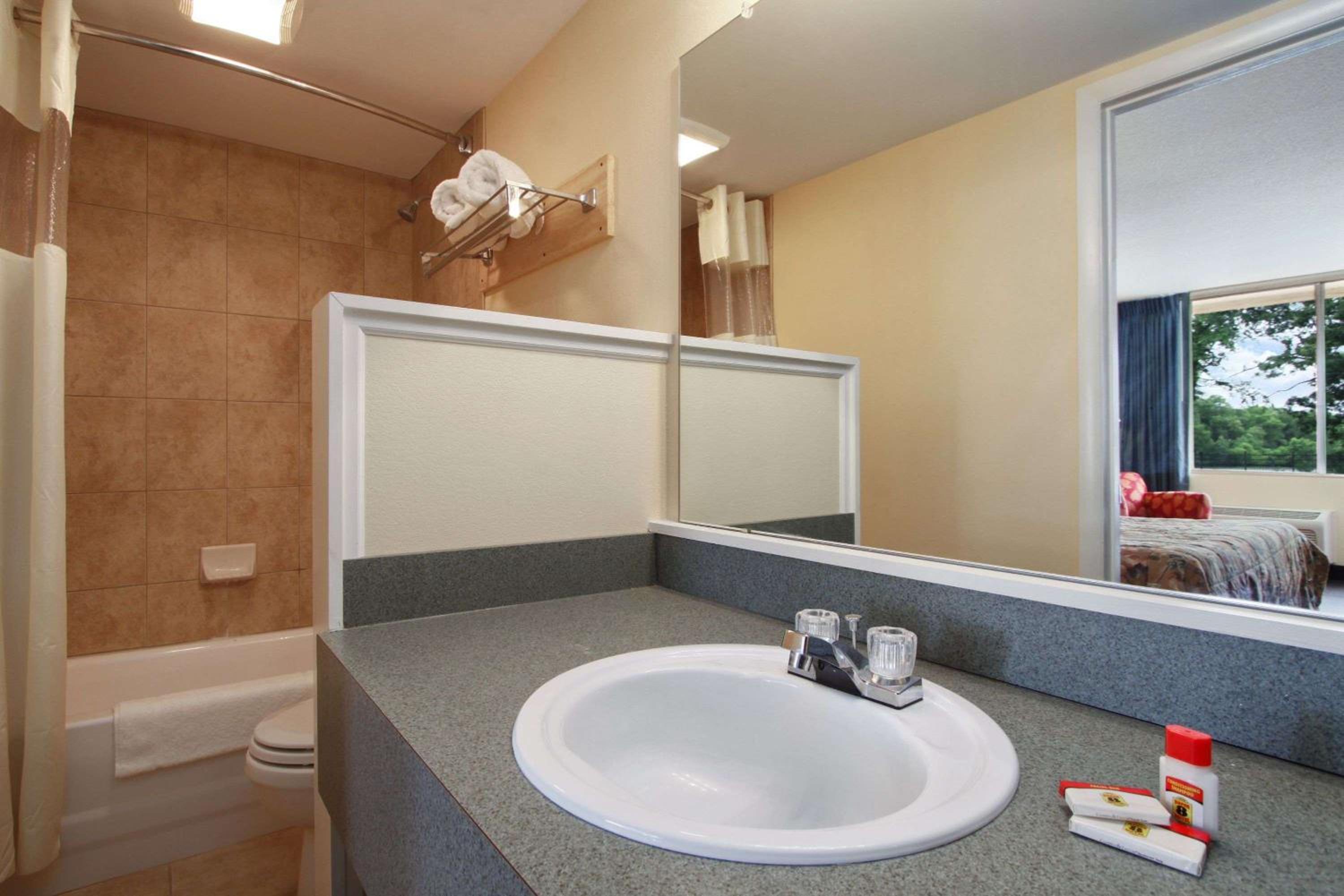Dover Vacations - Super 8 by Wyndham Dover - Property Image 4