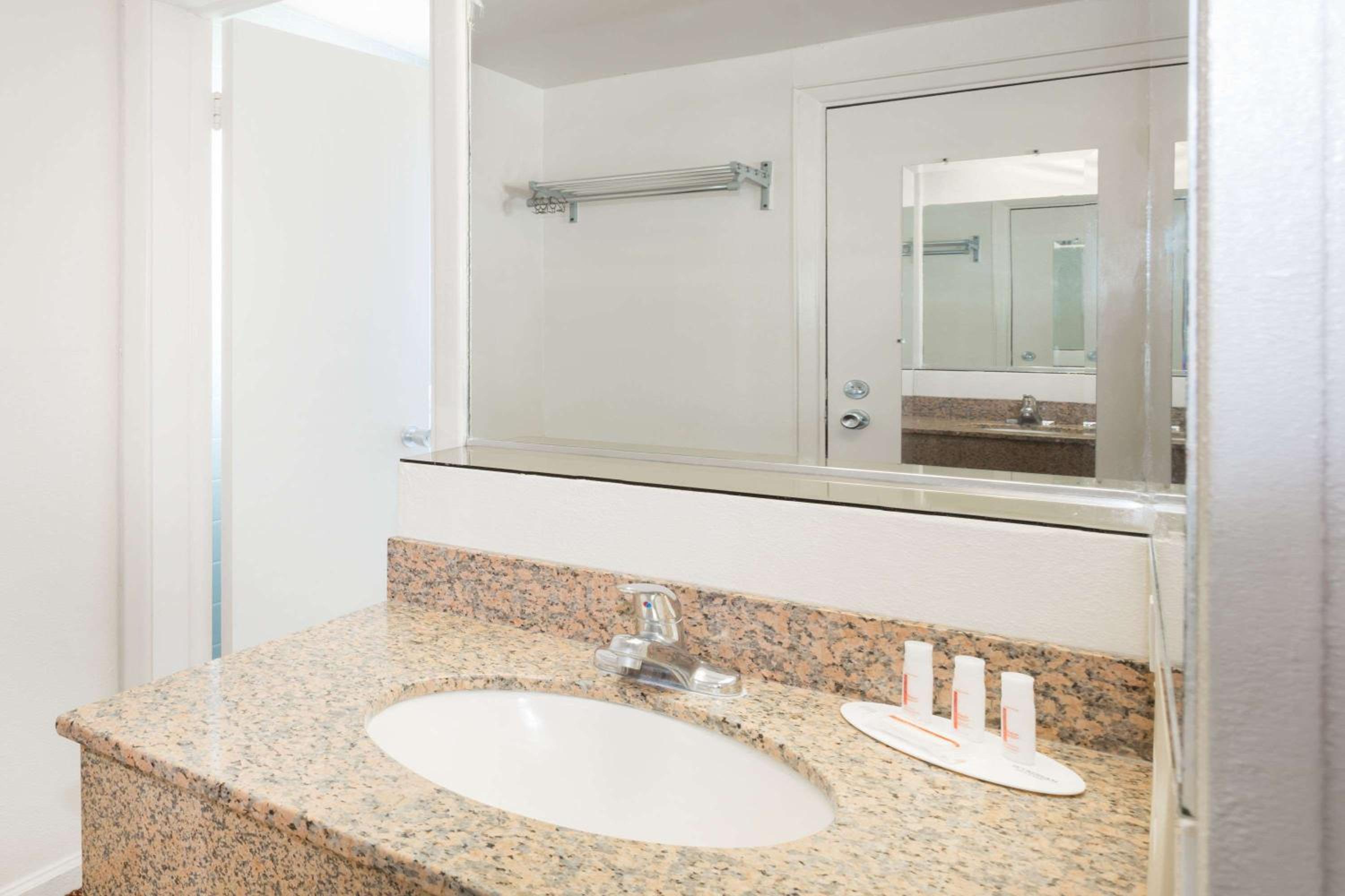 Statesboro Vacations - Knights Inn Statesboro - Property Image 18