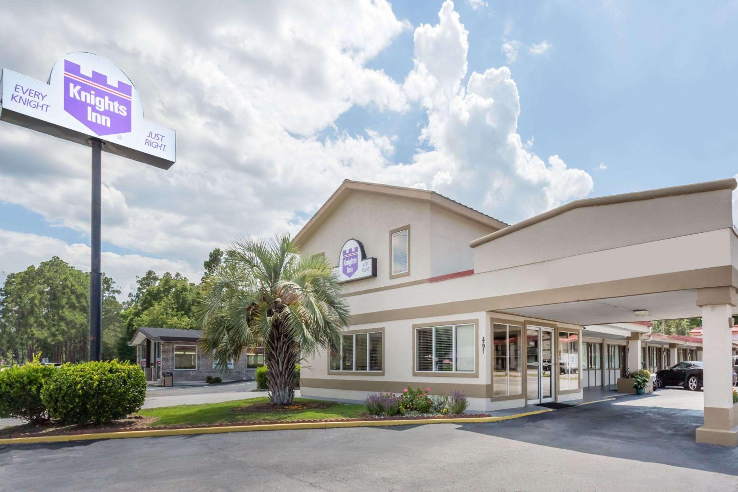 Statesboro Vacations - Knights Inn Statesboro - Property Image 11