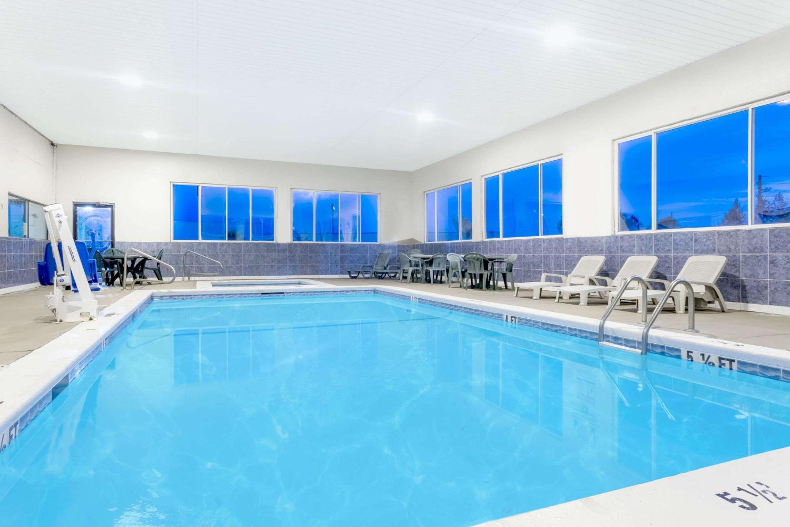 Howard Johnson by Wyndham Perry GA view 2