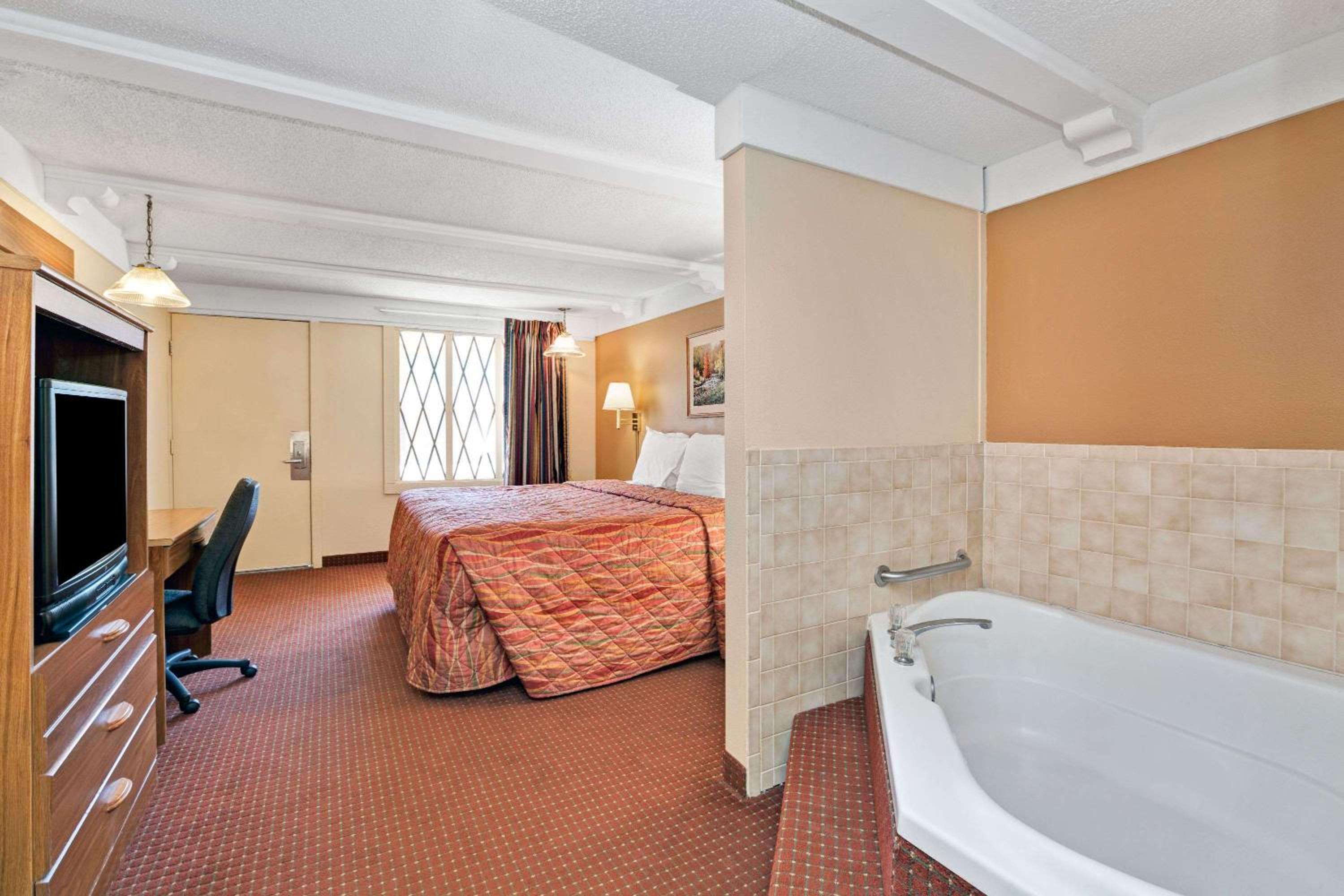 Knights Inn Charleston West Virginia view 5