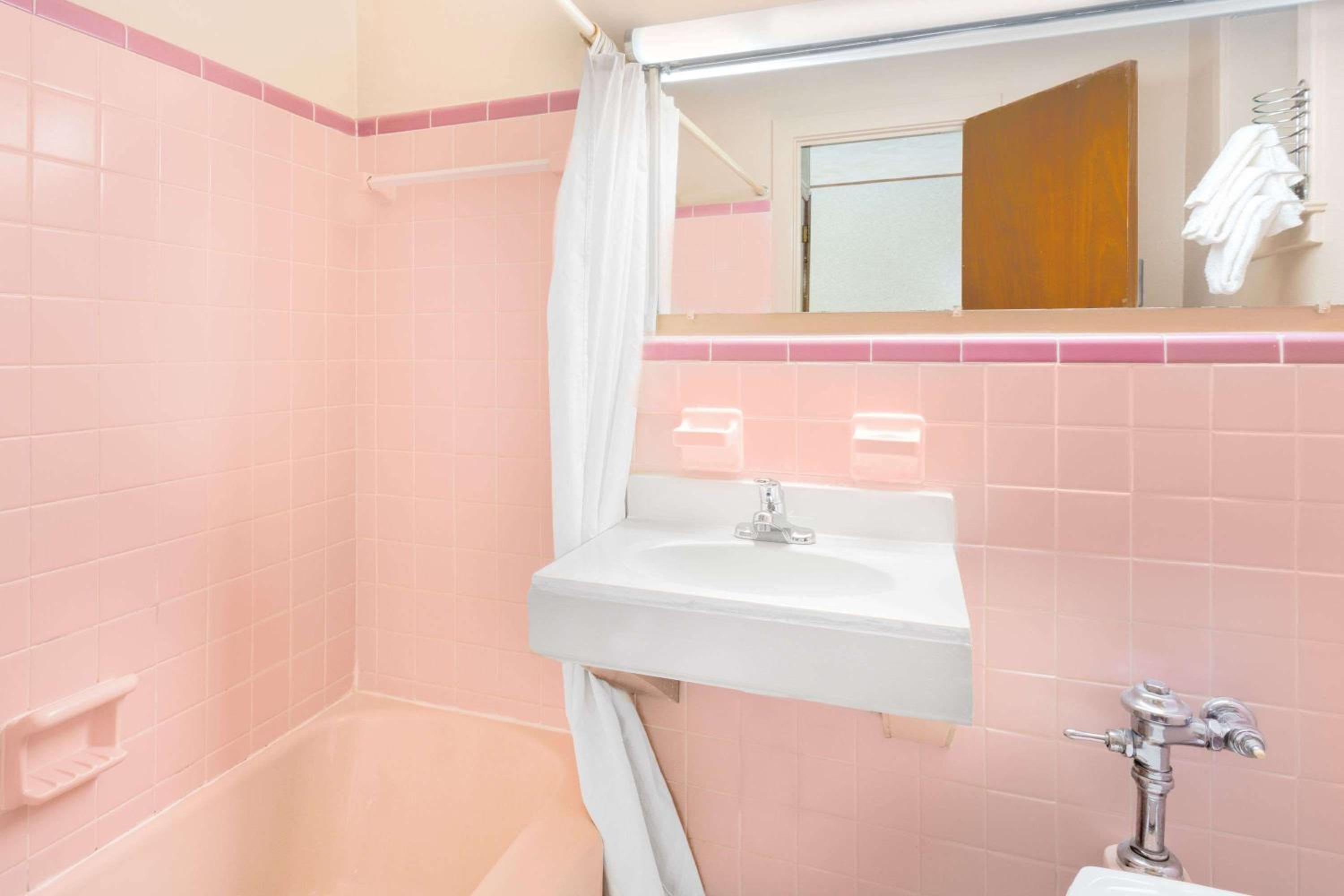 Knights Inn Galax - Property Image 19
