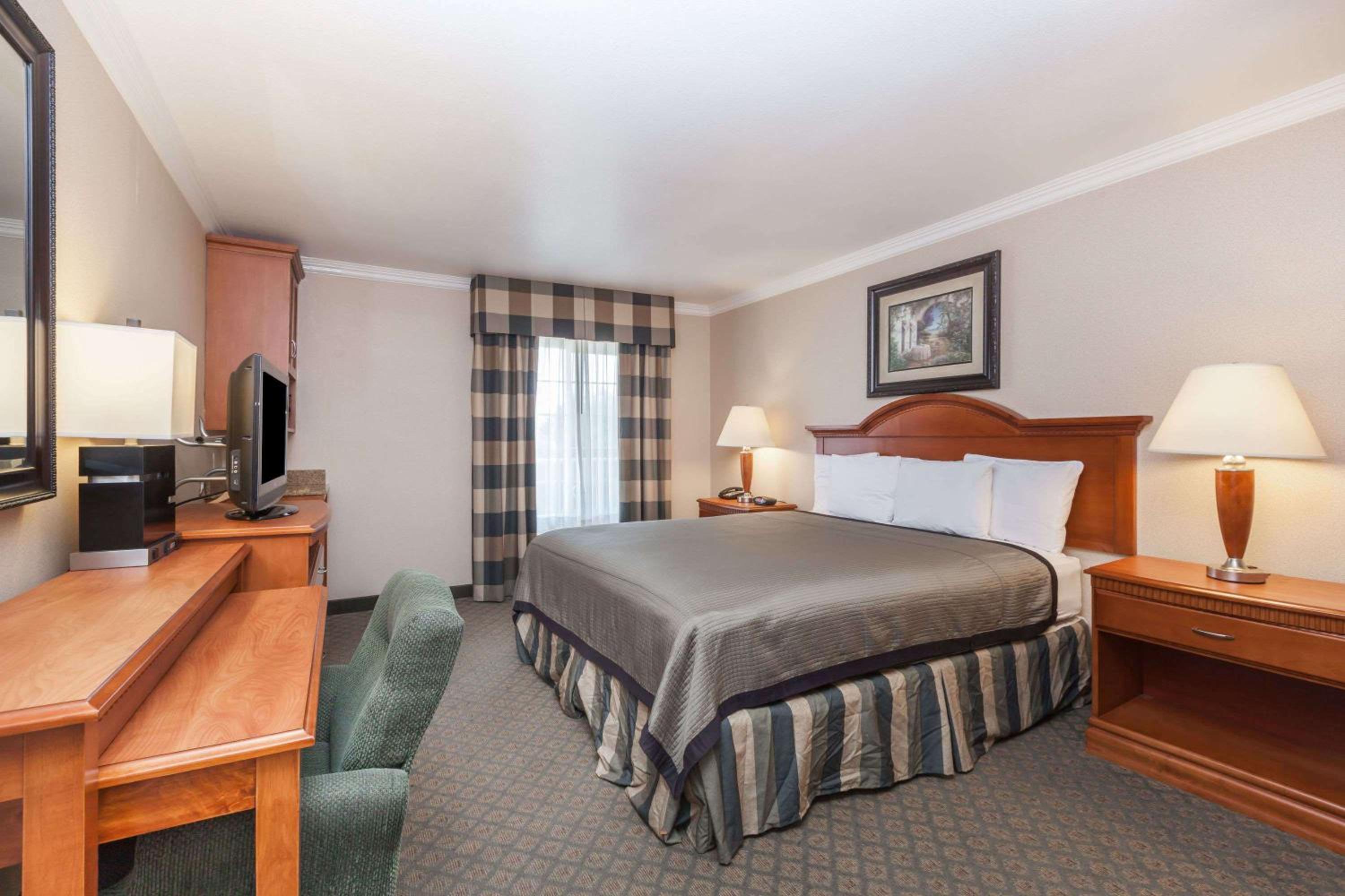 Travelodge by Wyndham Sylmar CA - Property Image 9