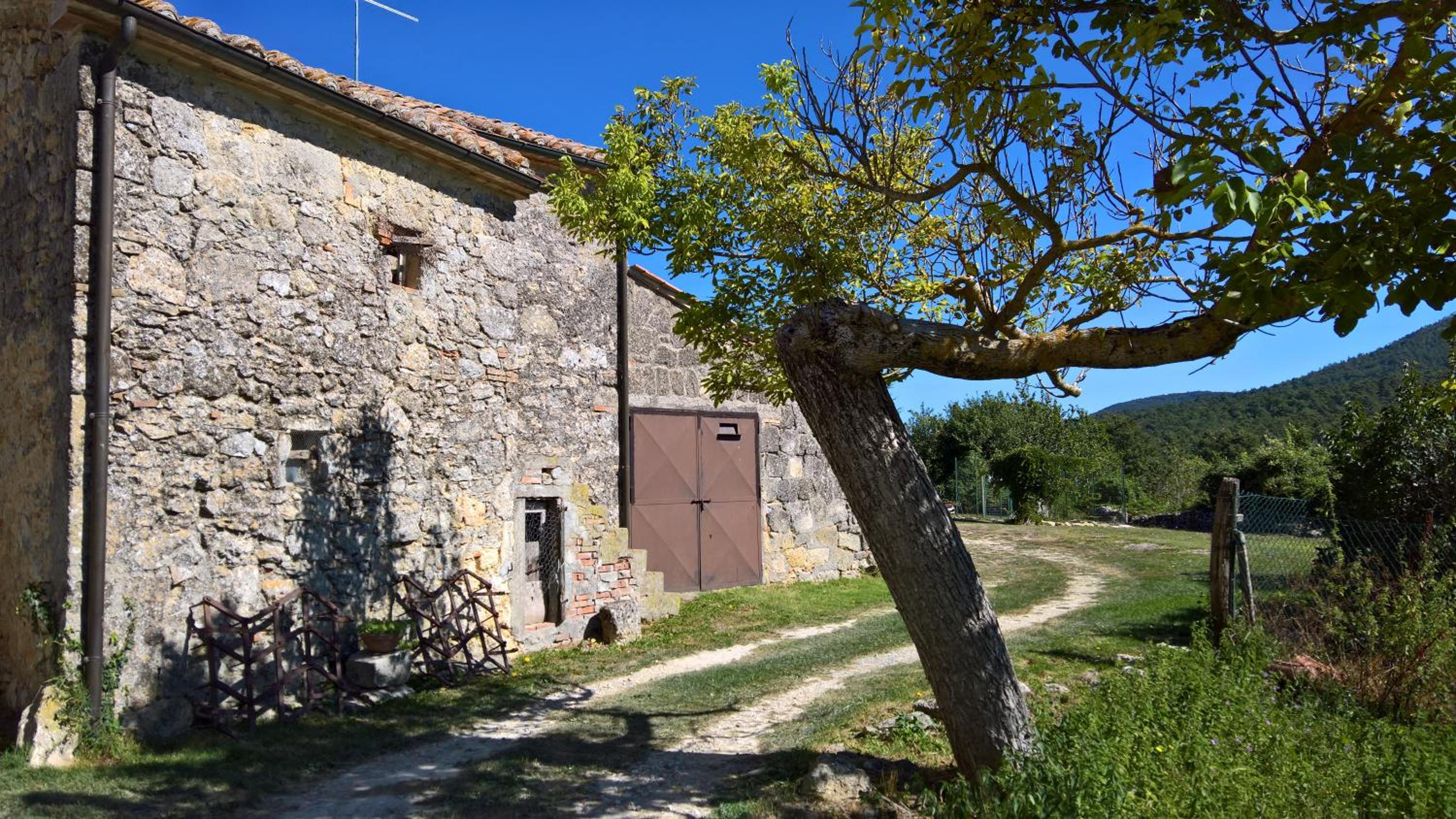 Il Borgo Del Lupo Relax Family Apartments in Tuscany with Restaurant & Swimming Pool
