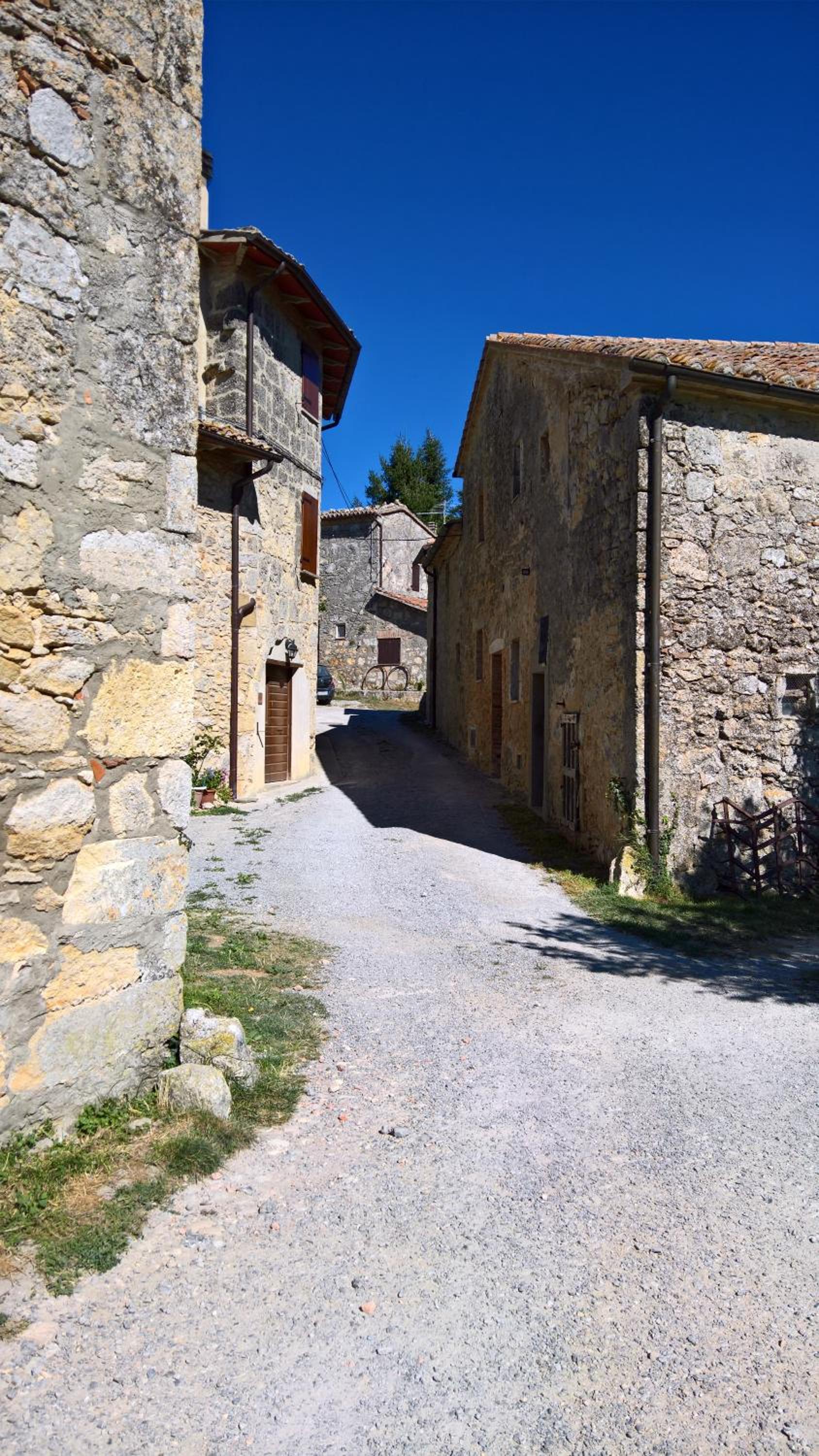 Il Borgo Del Lupo Relax Family Apartments in Tuscany with Restaurant & Swimming Pool