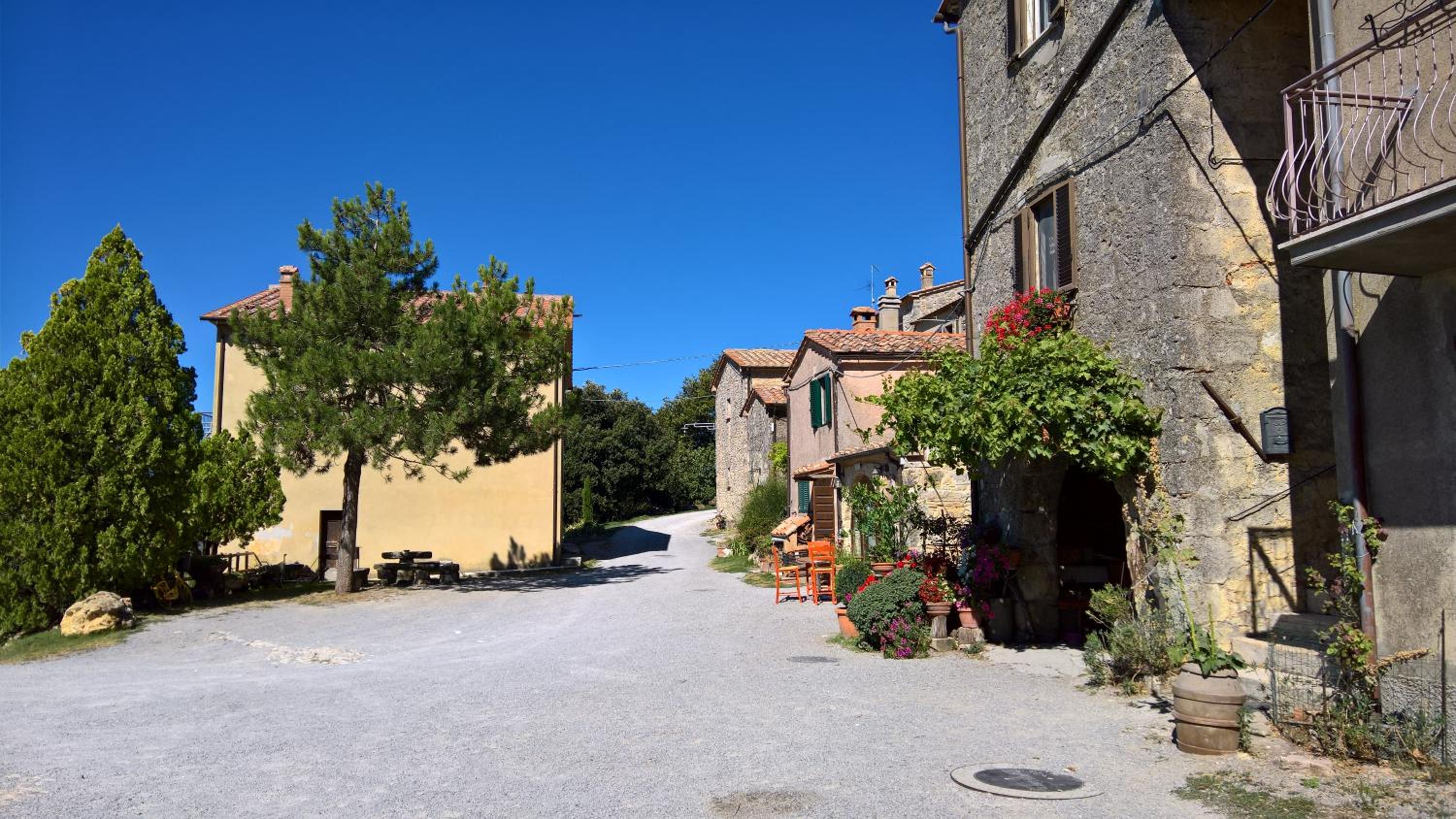 Il Borgo Del Lupo Relax Family Apartments in Tuscany with Restaurant & Swimming Pool