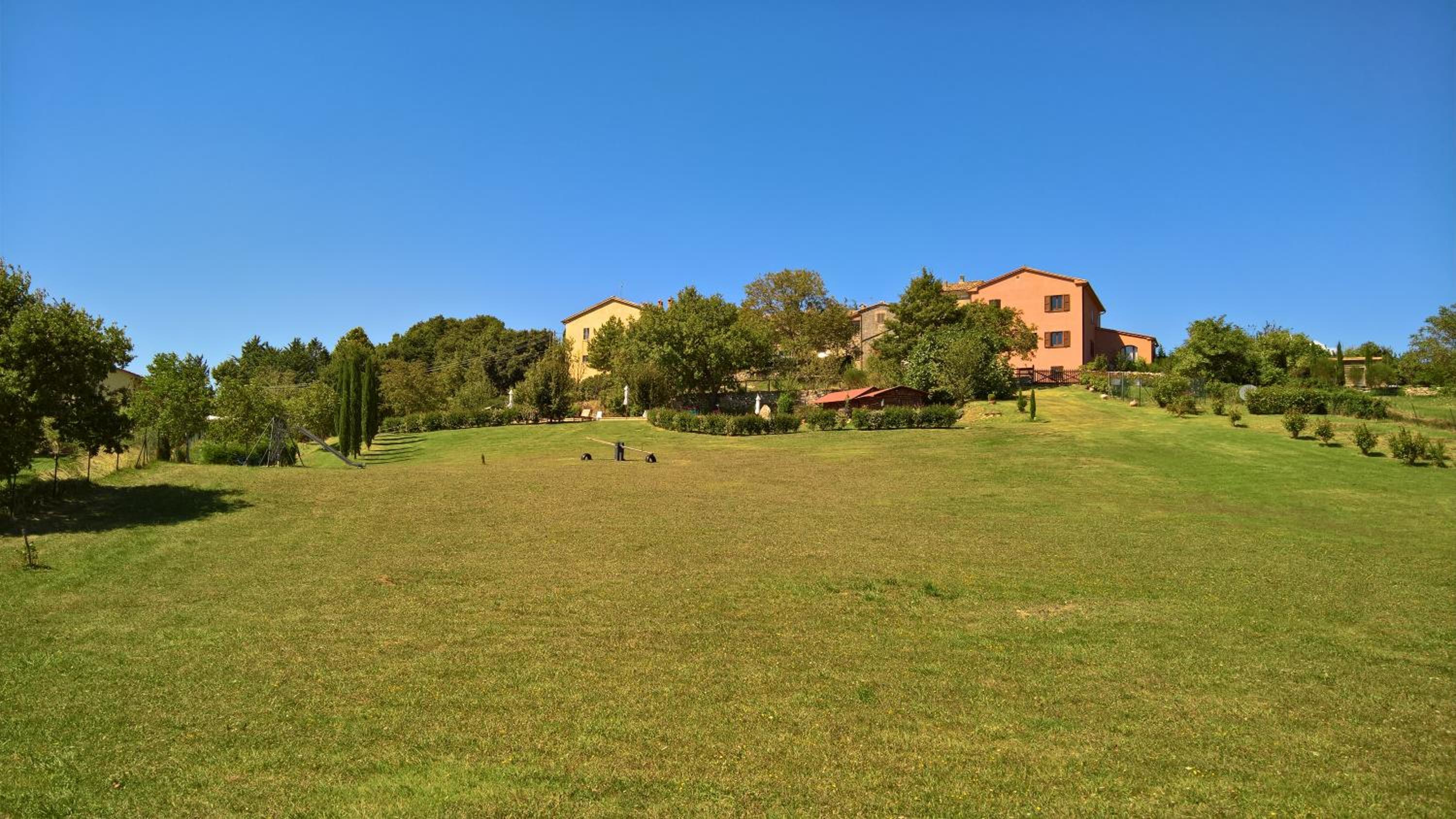 Il Borgo Del Lupo Relax Family Apartments in Tuscany with Restaurant & Swimming Pool