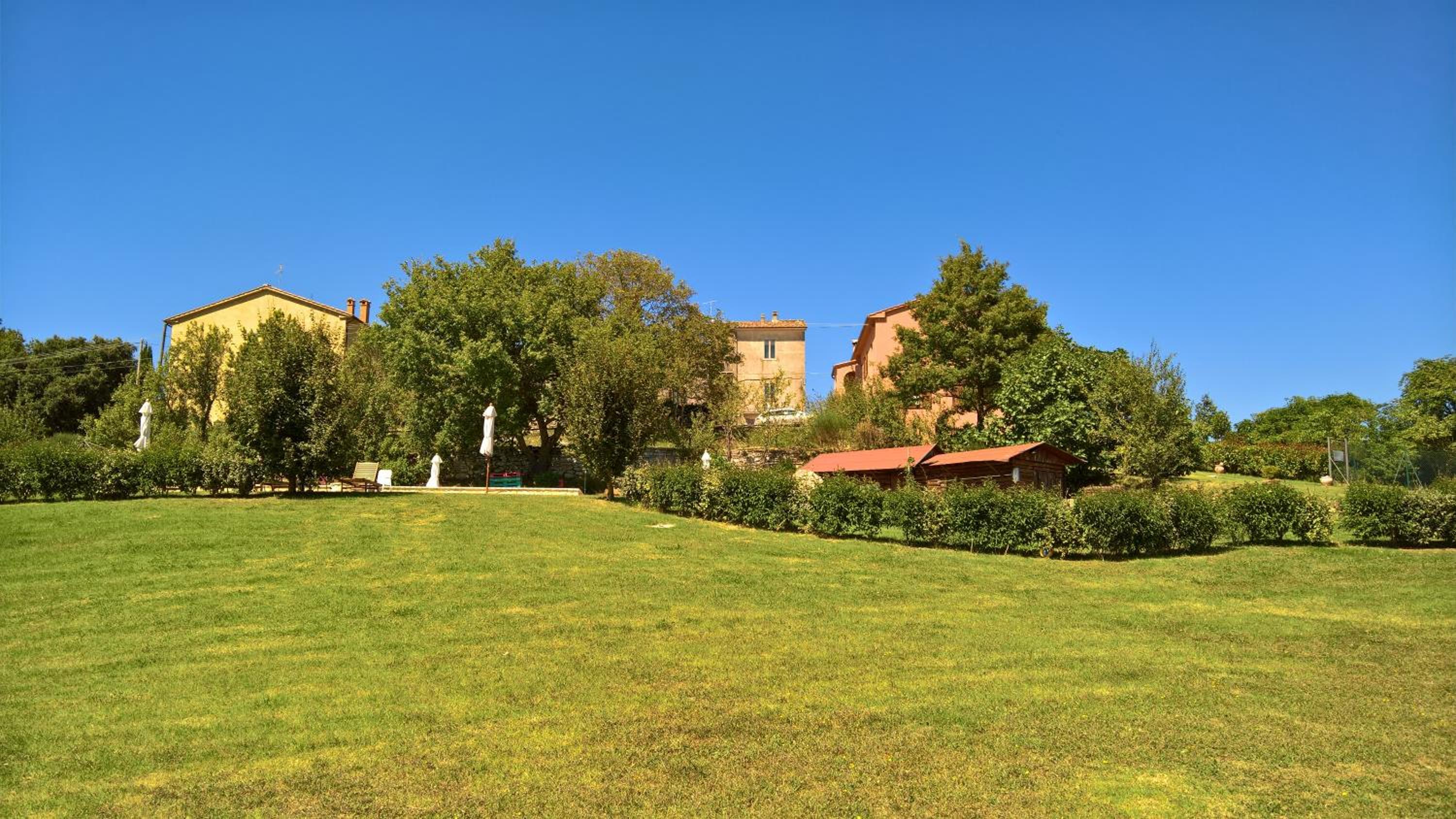 Il Borgo Del Lupo Relax Family Apartments in Tuscany with Restaurant & Swimming Pool