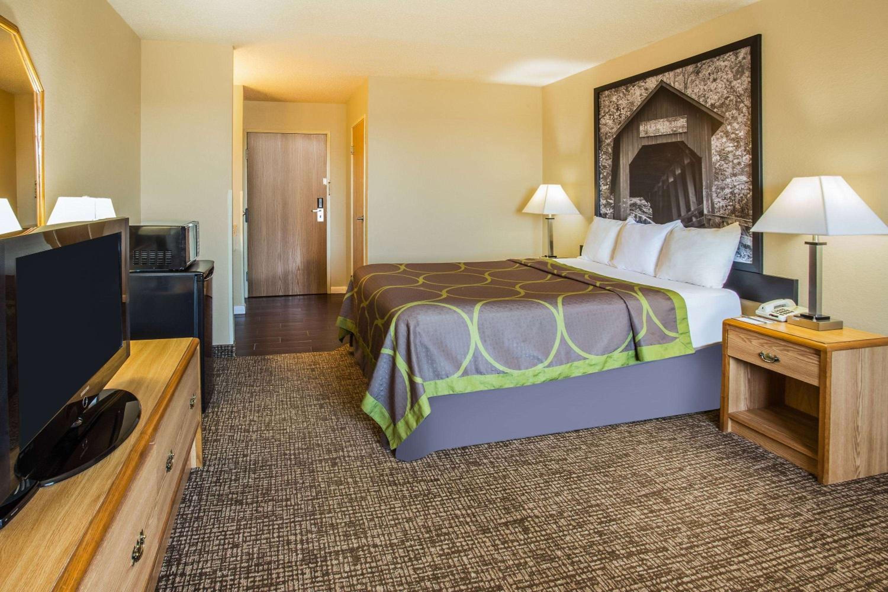 Super 8 by Wyndham Remington - Property Image 20