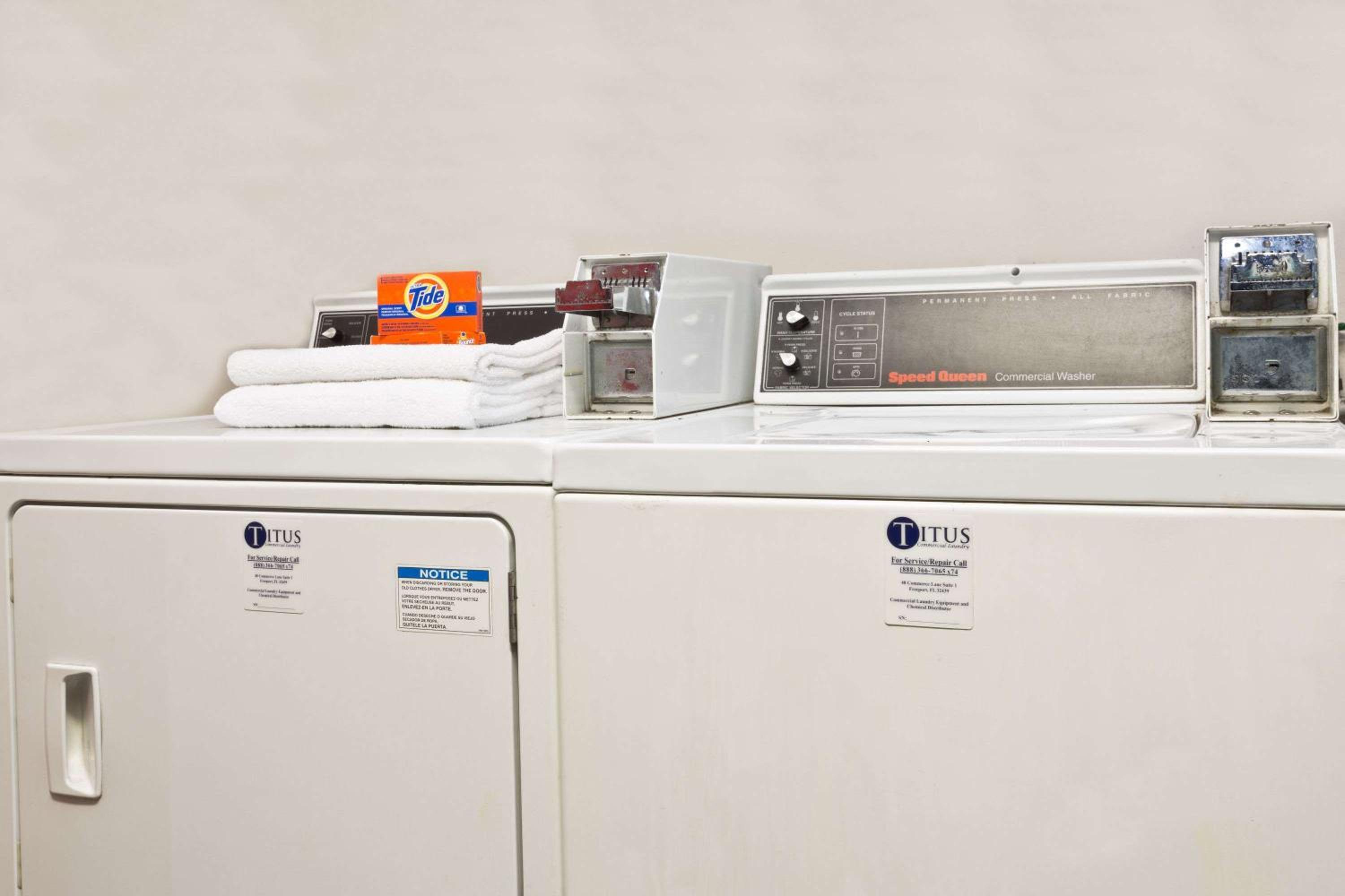 Super 8 by Wyndham Chipley - Property Image 11