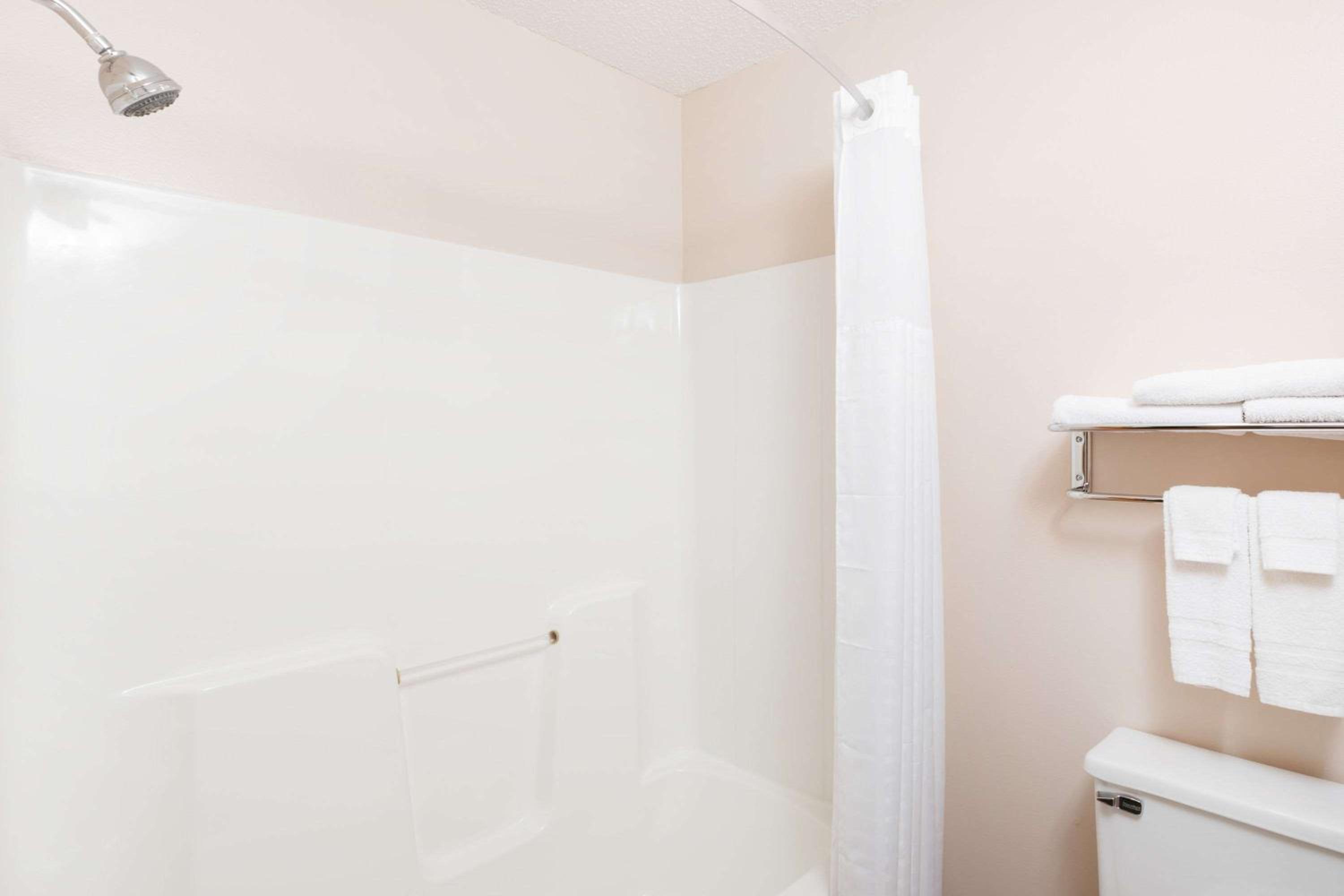 Super 8 by Wyndham Jefferson - Property Image 23