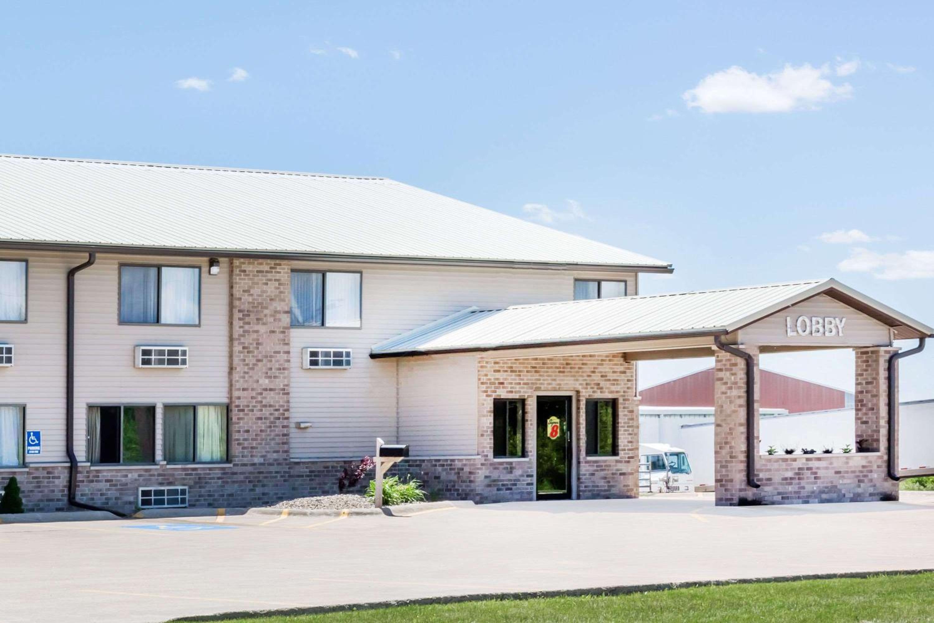 Super 8 by Wyndham Jefferson - Property Image 18