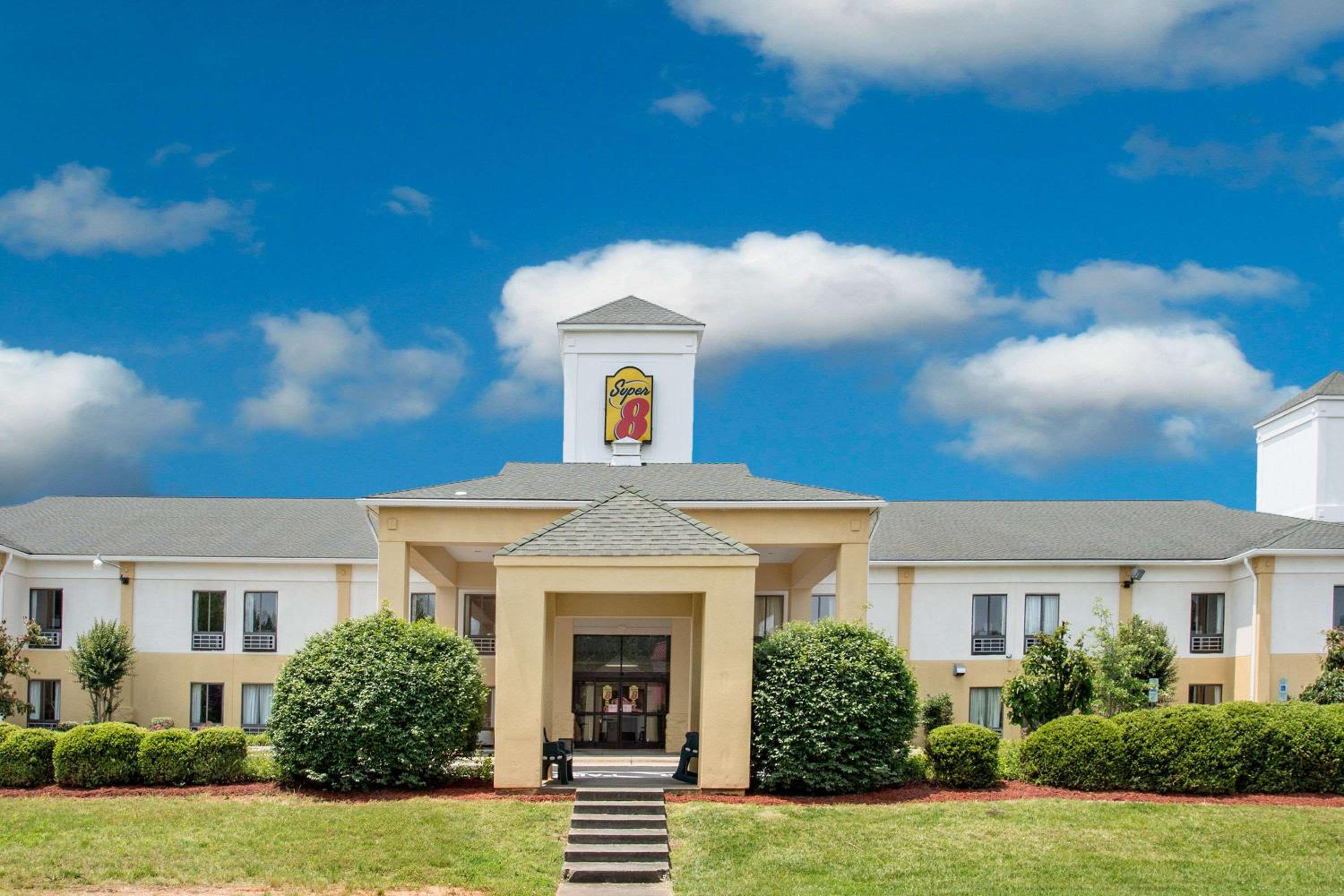 Super 8 by Wyndham Clemmons - Bermuda Run - Winston-Salem I-40
