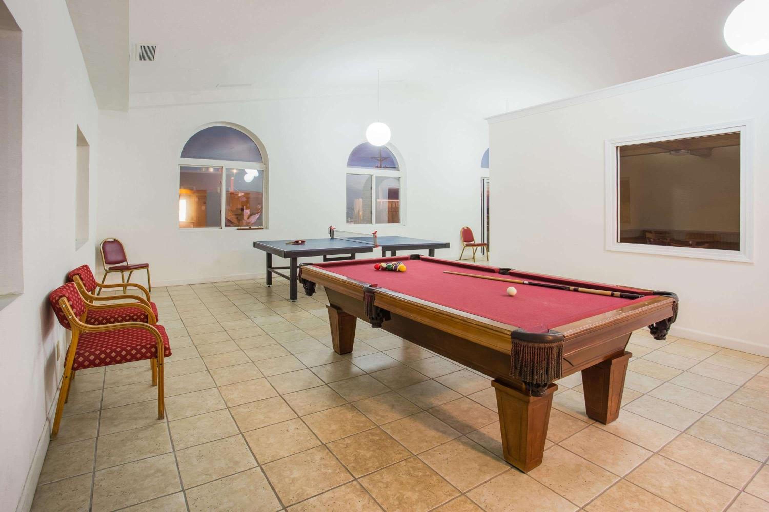 Super 8 by Wyndham Remington - Property Image 19