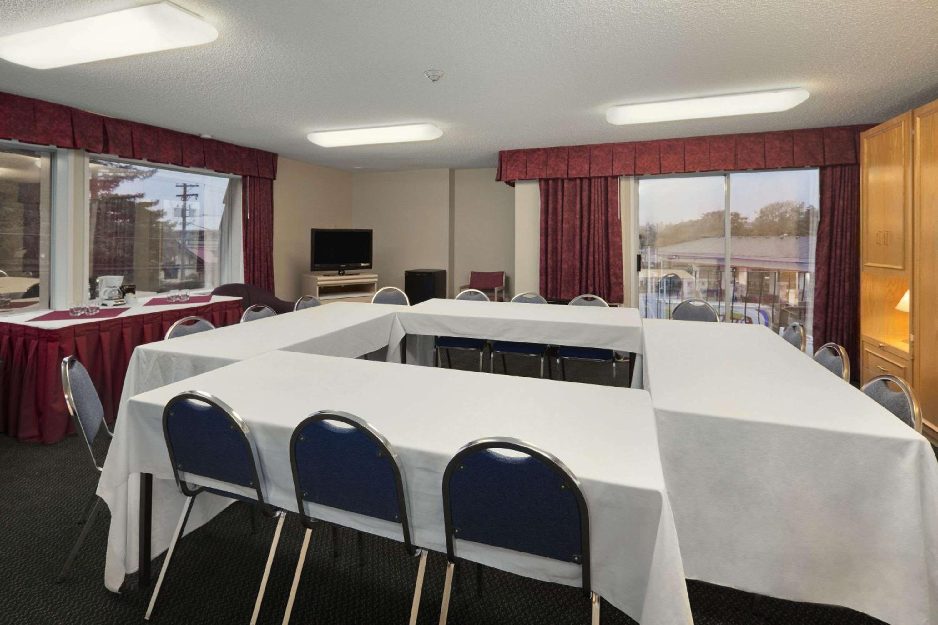 Nanaimo Vacations - Travelodge by Wyndham Nanaimo - Property Image 2