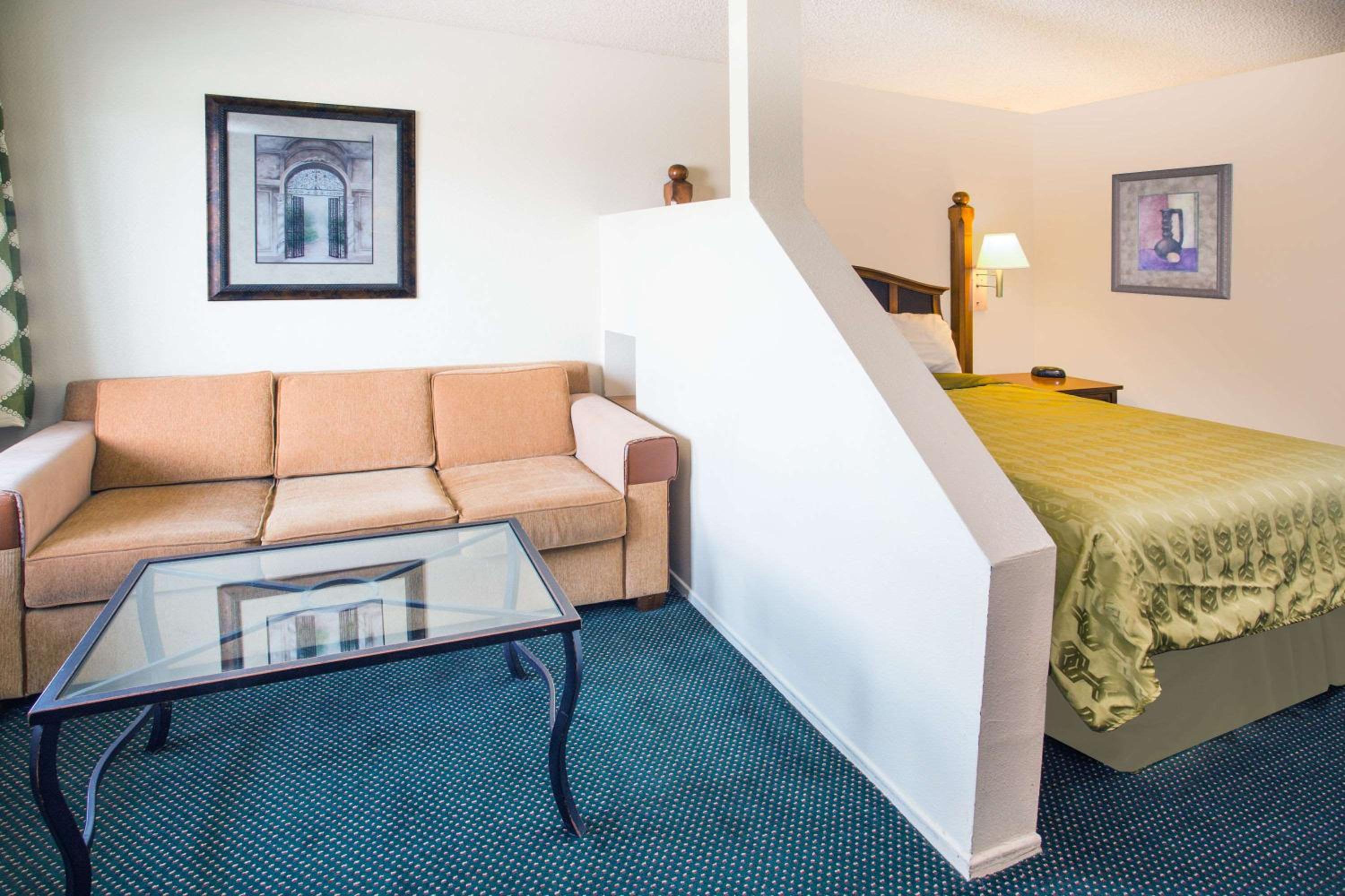 Travelodge by Wyndham Indio - Property Image 1