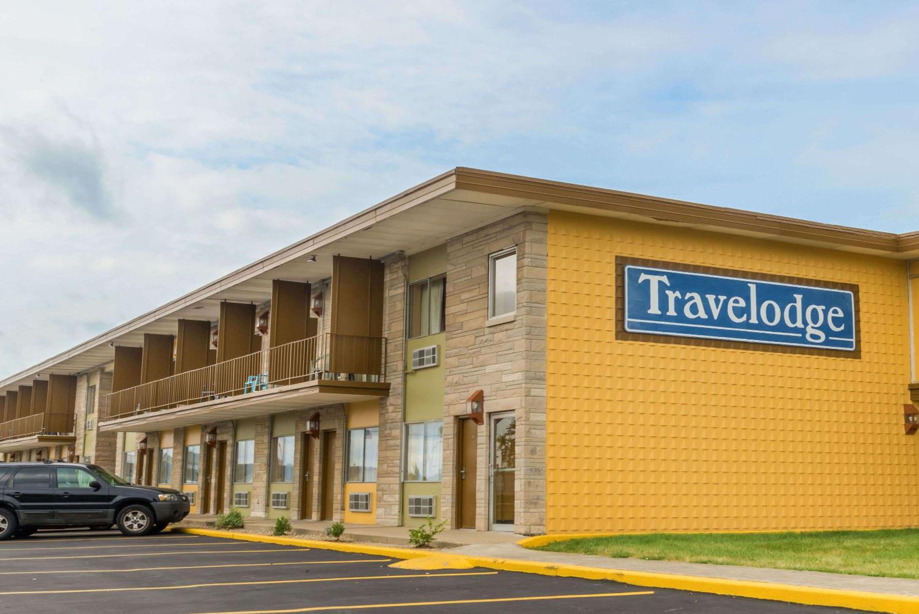 Bloomington Vacations - Travelodge by Wyndham Bloomington - Property Image 1