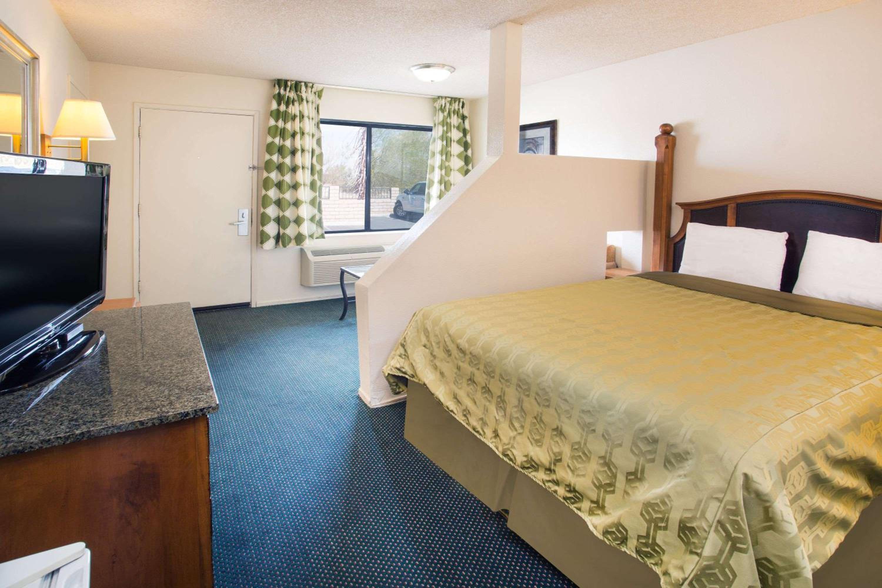 Travelodge by Wyndham Indio - Property Image 12